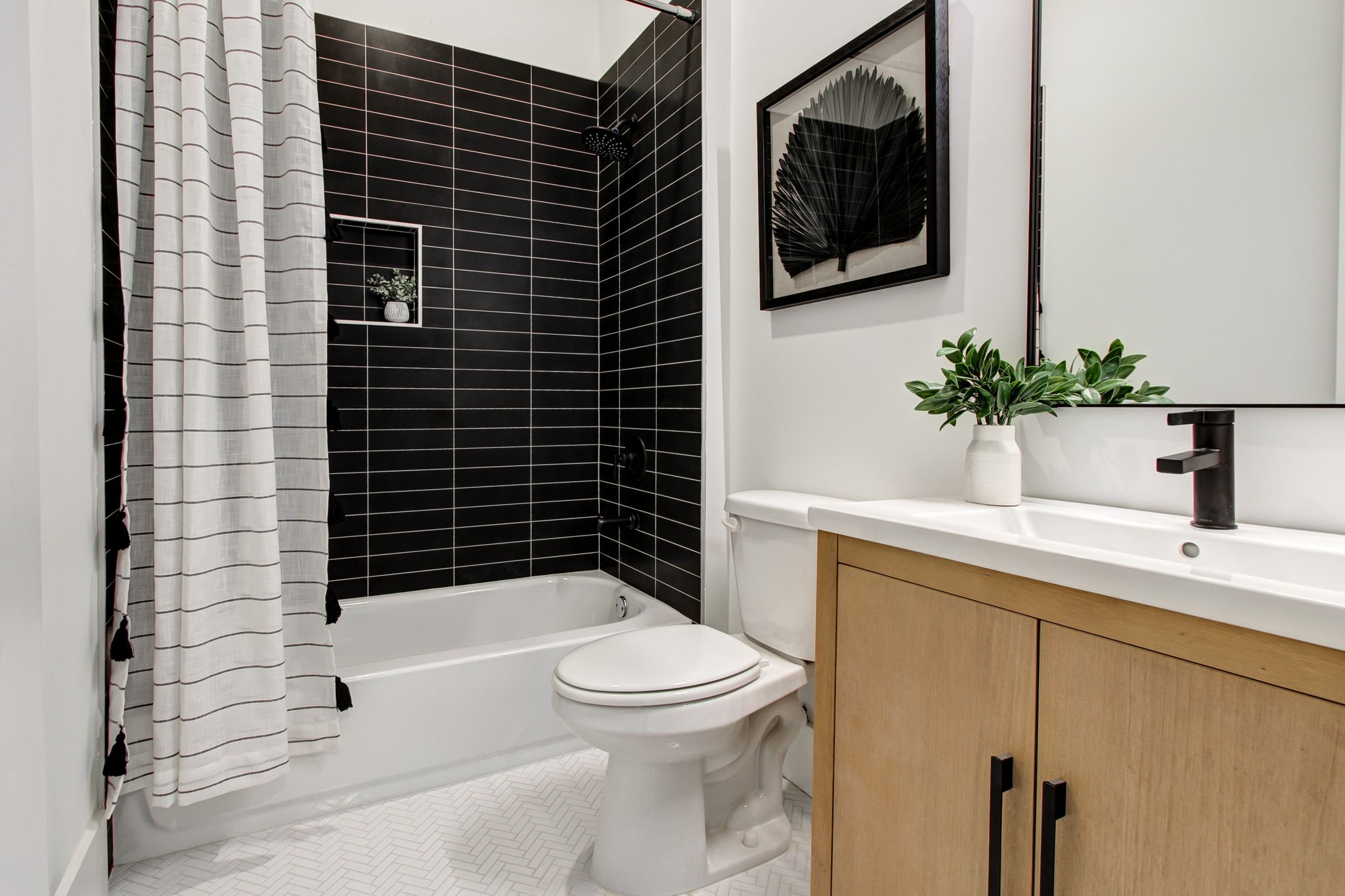 12-web-or-mls-Address Here-5 (2).jpg