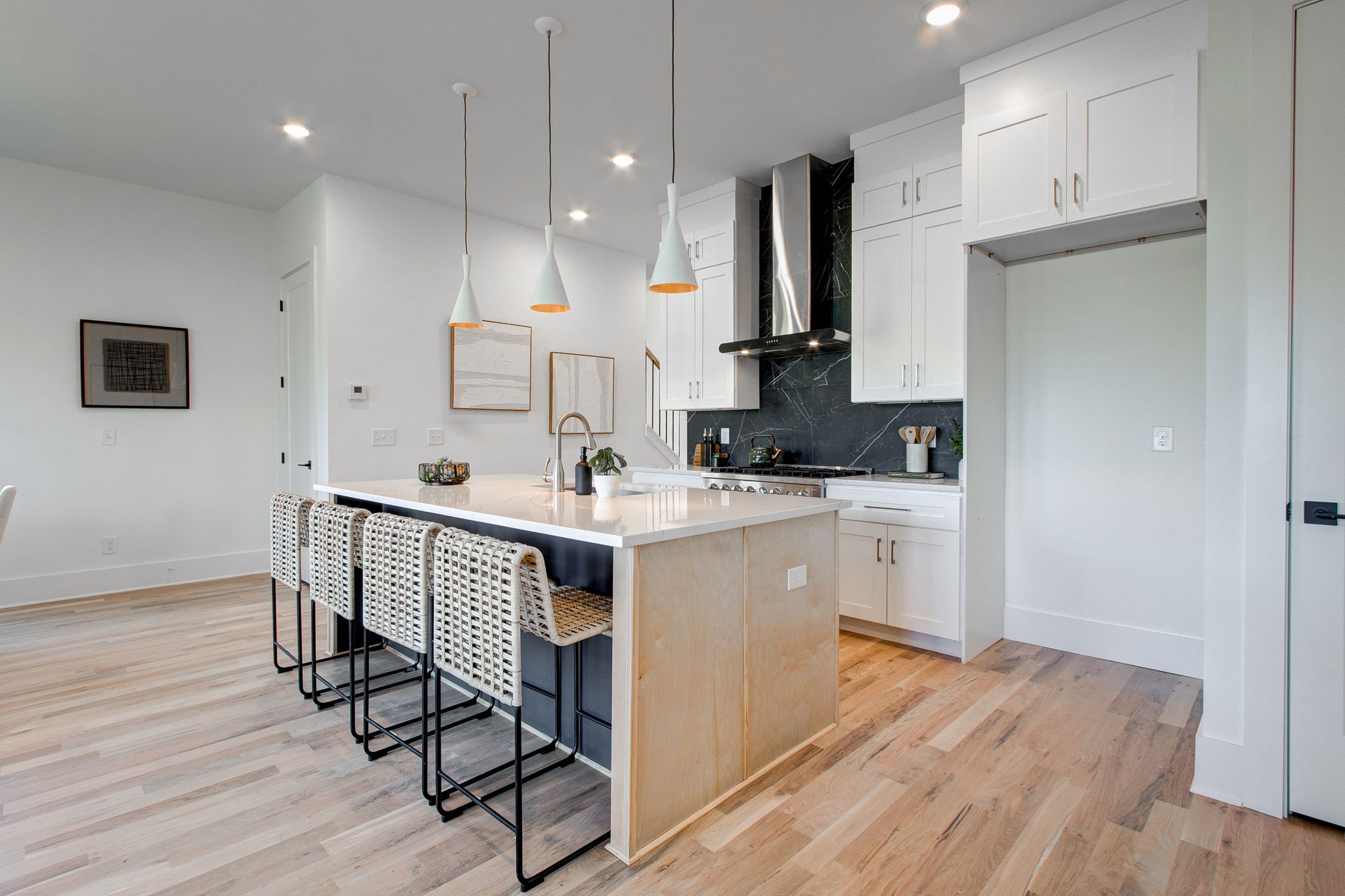 15-web-or-mls-Address Here-8.jpg