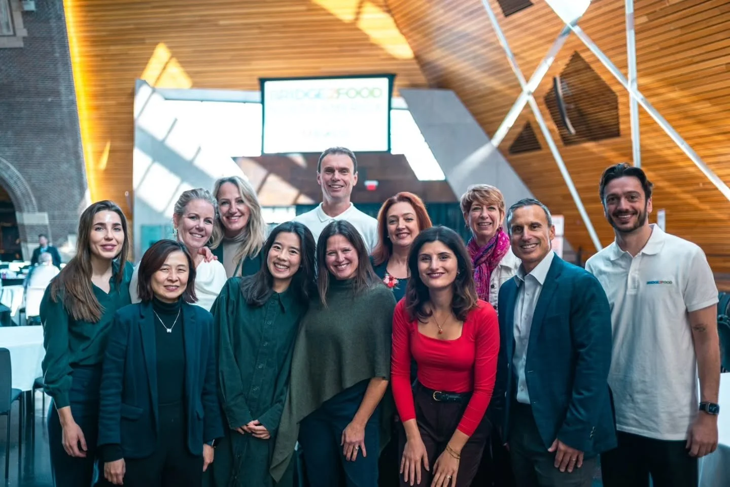 Dit was ons beste event voor Bridge2Food Noord-Amerika ooit! En dat vinden wij niet alleen, zij zelf ook ✨

De cijfers op een rij:

✨3 dagen draaien

✨1 dag opbouw

✨30 standhouders

✨3 verschillende locaties

✨Feitelijk 5 events in 1 groot event: Co