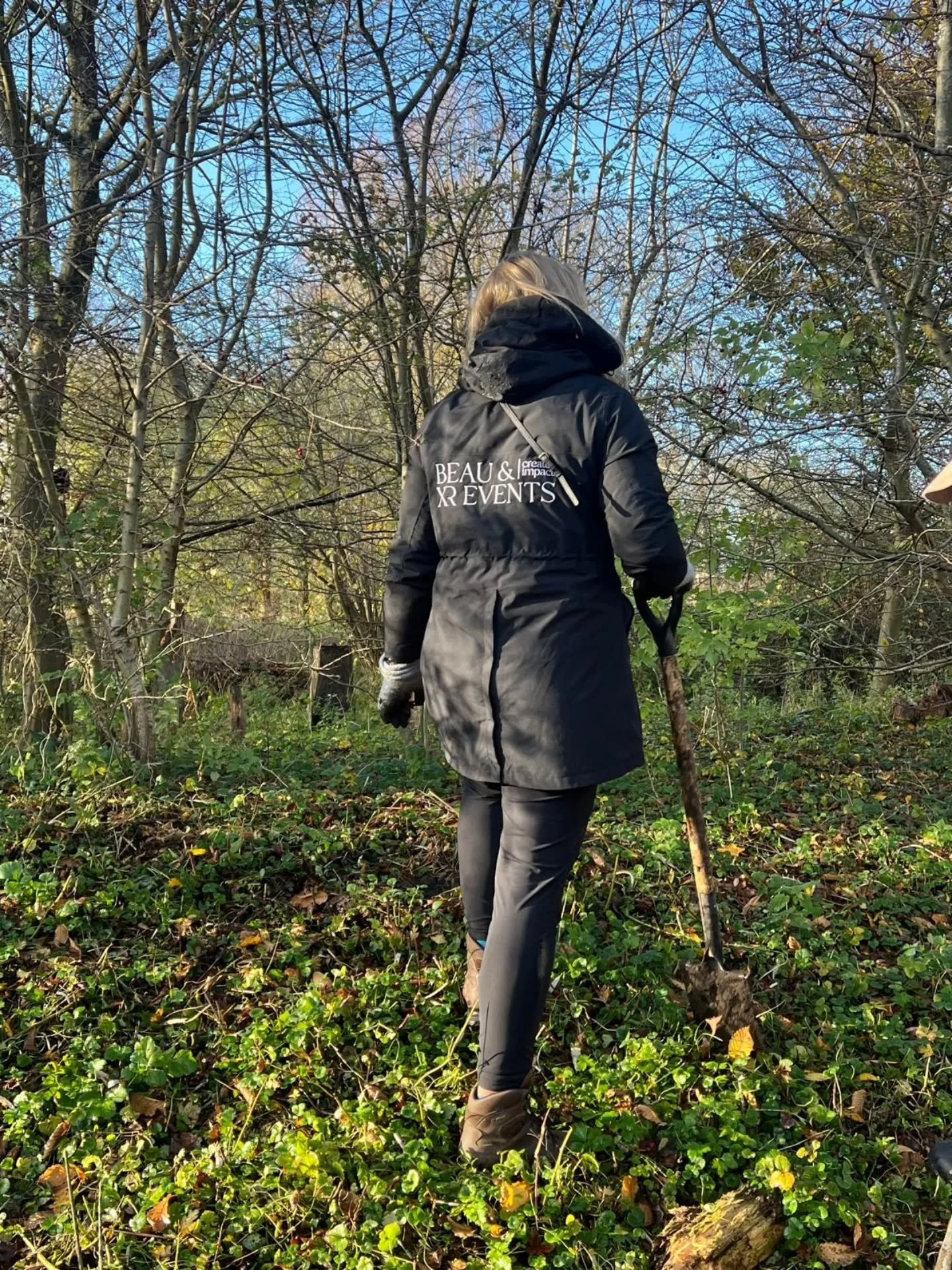 Komkommertijd? Niet bij ons 🚀
We zitten volop in de voorbereiding van events voor 2026. Meer kunnen we nog niet zeggen... maar jullie horen het snel genoeg 😉

Hoe we 2025 hebben afgesloten? Met de handen in de aarde.
17 december: laarzen aan, schop