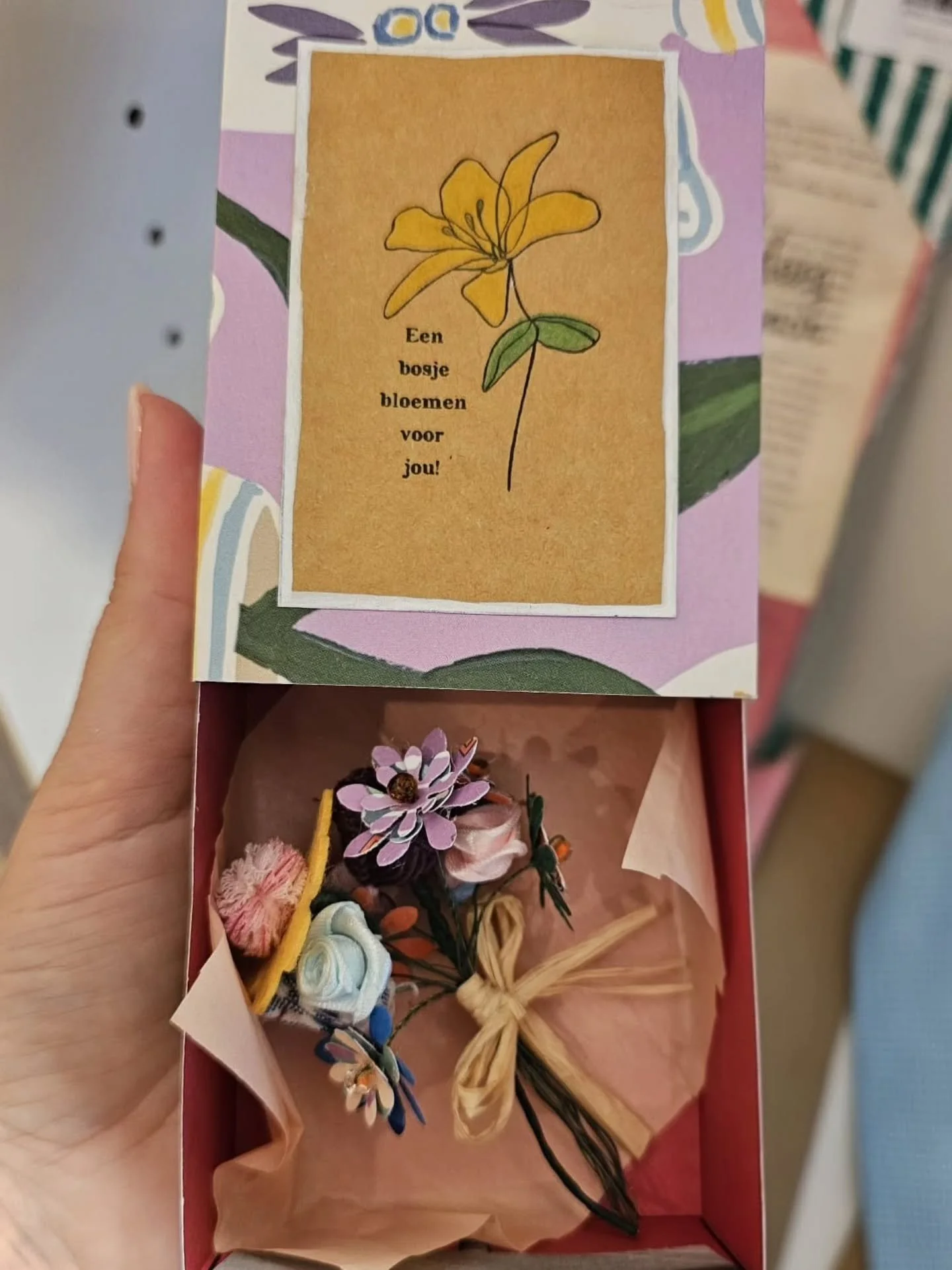Een bosje bloemen voor de spreker, natuurlijk. 

Of een fles wijn? 

Want blijkbaar hebben we ooit met z&rsquo;n allen besloten dat d&aacute;t de twee smaken zijn als iemand op een podium heeft gestaan. 😉

Voor een event dat we binnenkort organisere