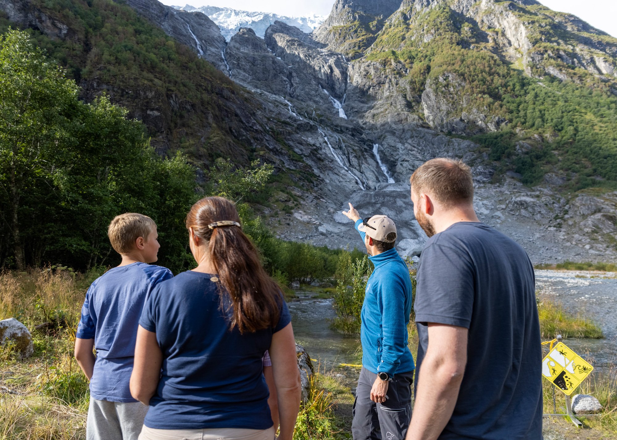 Nature guiding in Fjærland for families