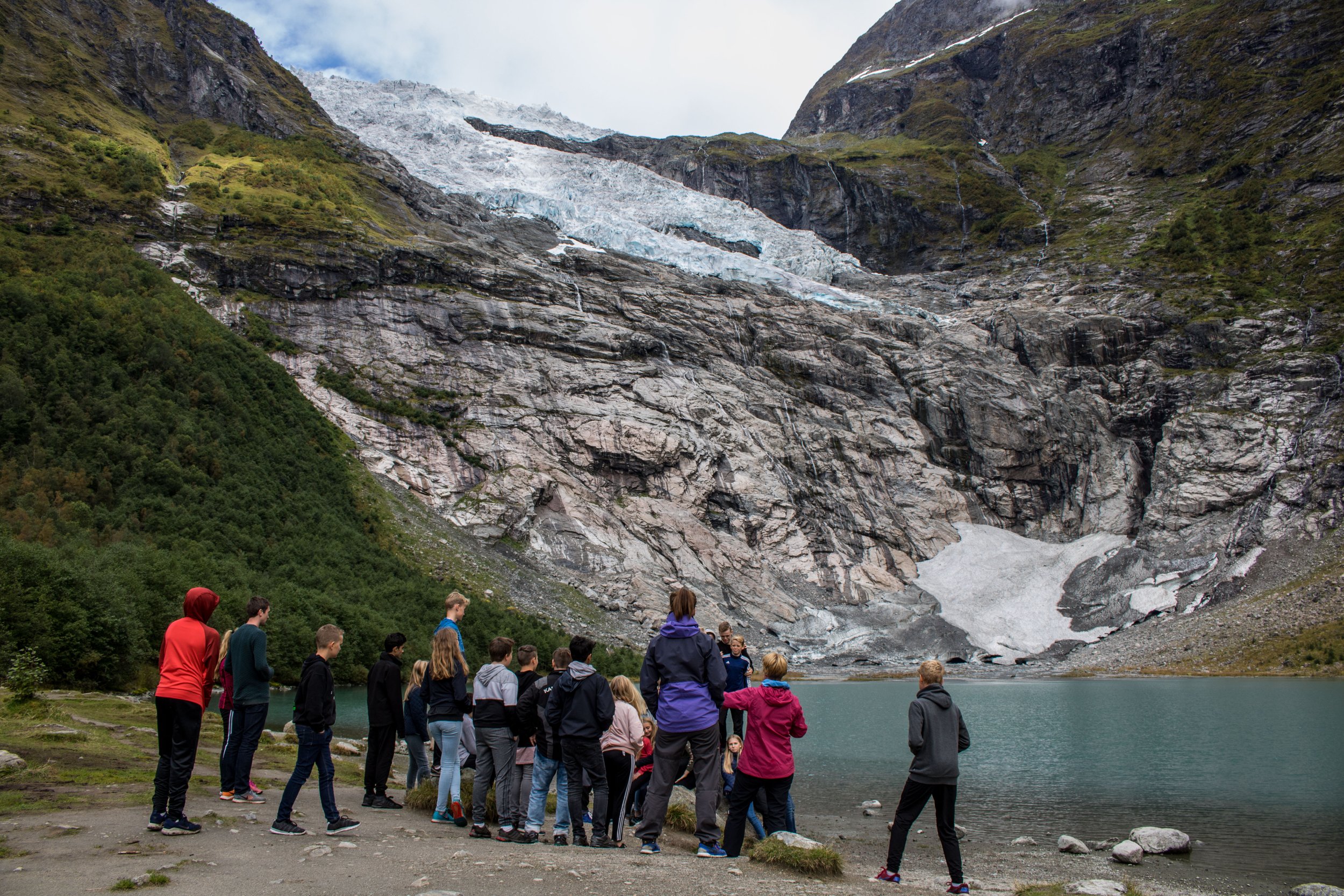 Pupils on a field trip to Bøyabreen glacier.