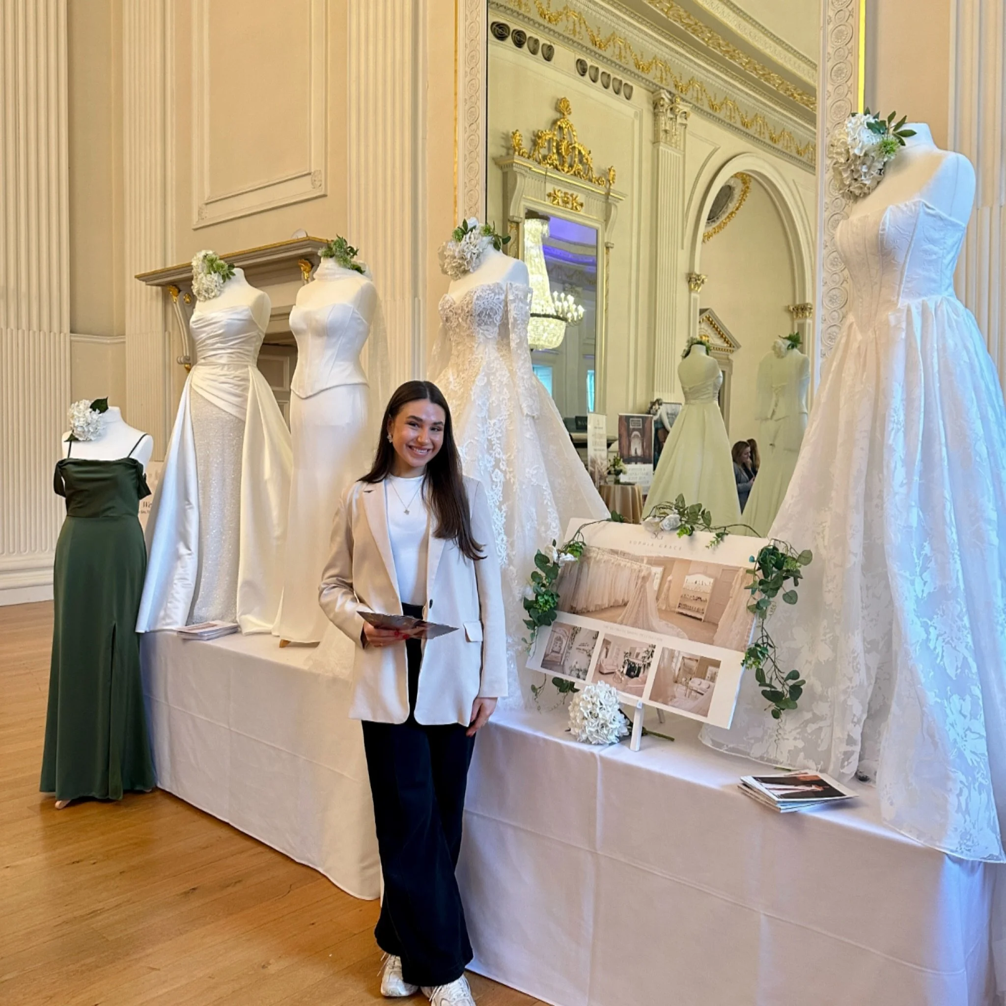 Hannah + Charlotte are at the @luxuryscottishwedding 12-4pm, come say hello 👰🏼&zwj;♀️🥂🤍