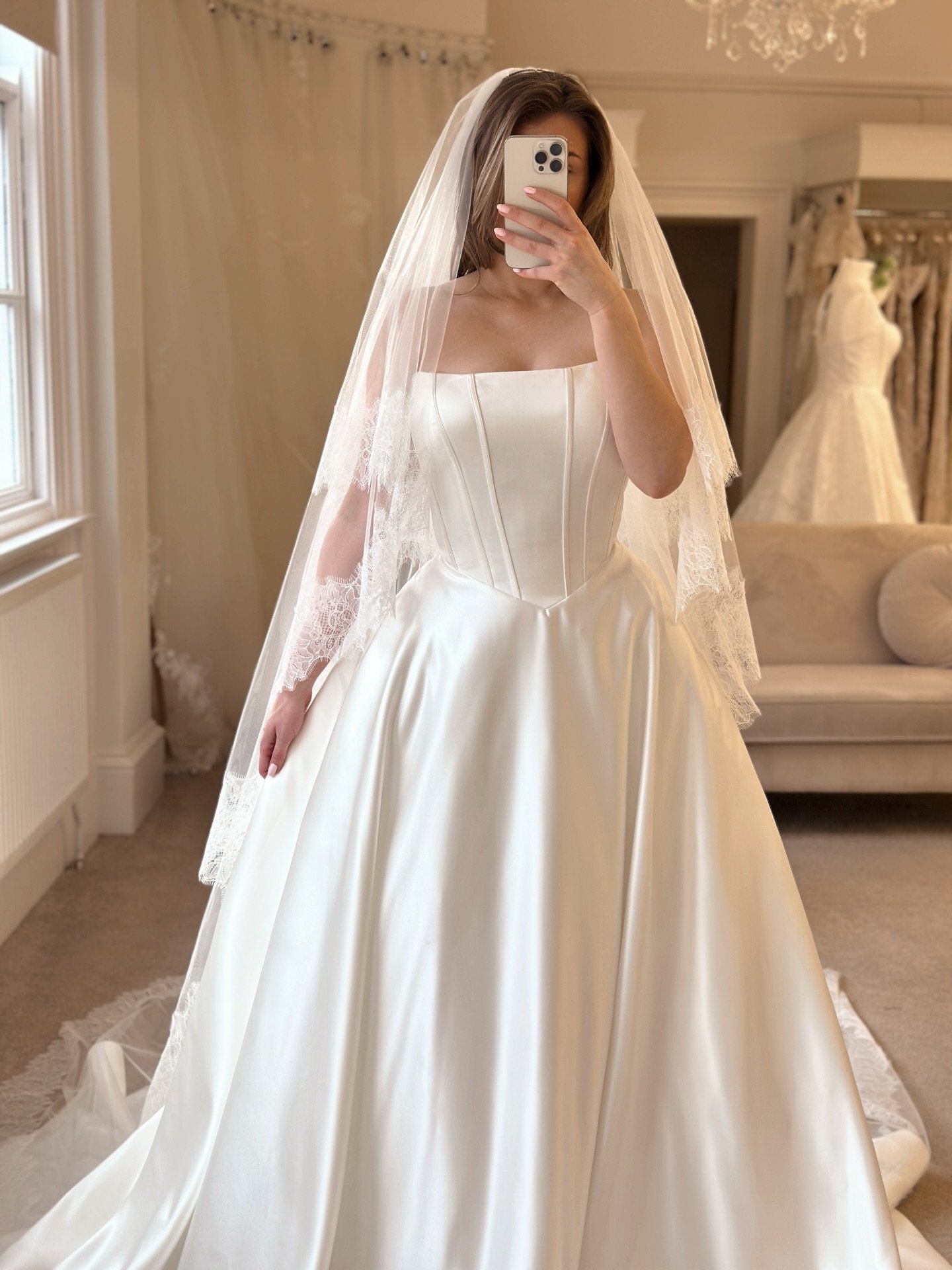 Clean lines, timeless silhouette&hellip; and a little drama where it counts 🤍

The minimalist ballgown is having a major moment and we love how a statement Chantilly lace veil transforms the look. 

Effortless. Elegant. On-trend.

#MinimalistBride #