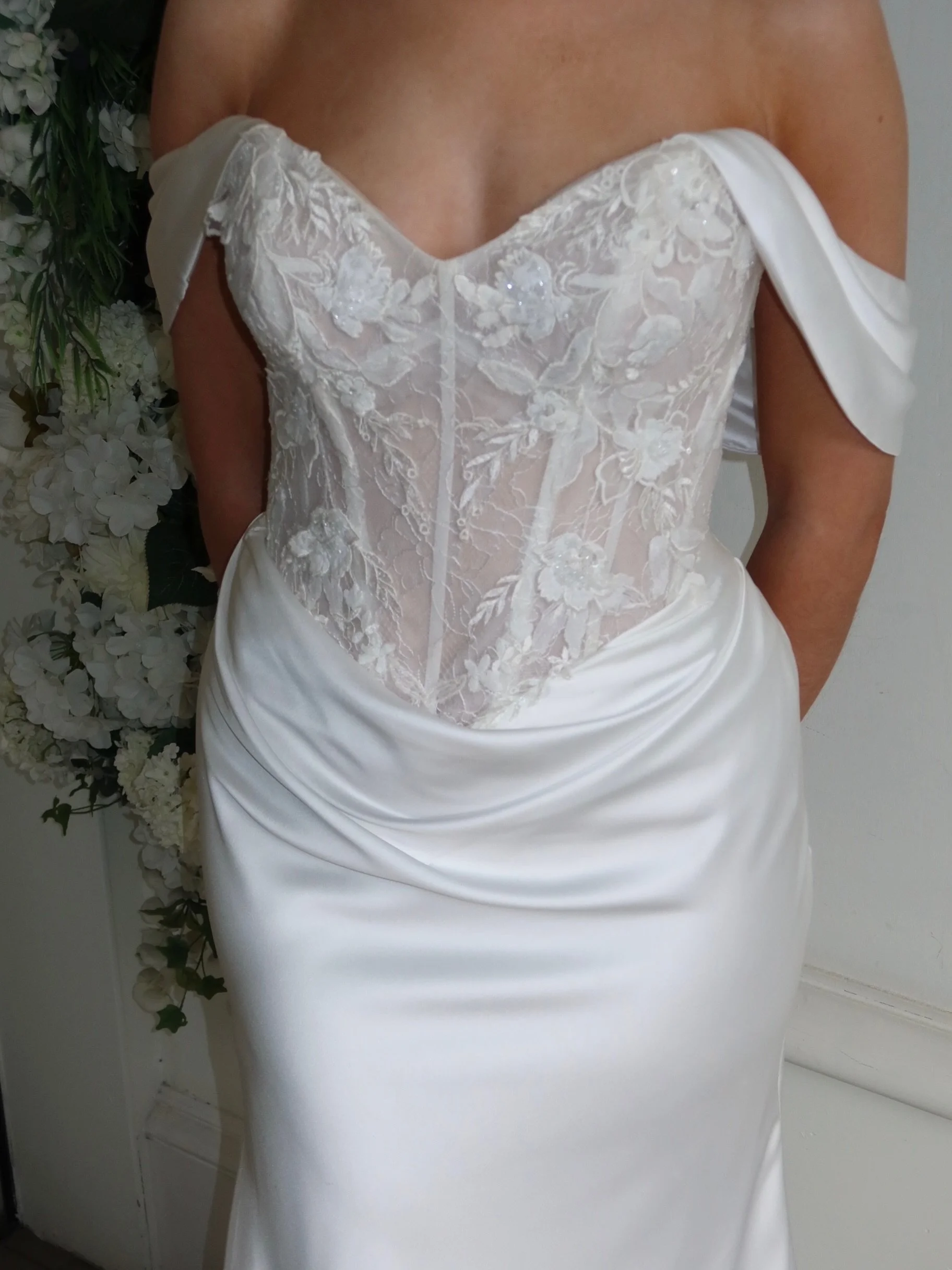 ✨ Timeless Elegance, Perfectly Tailored ✨

Fall in love with the romance of a Basque waist wedding dress 🤍 Designed to flatter and define your silhouette, this classic bridal style is making a beautiful comeback for modern brides.

At Sophia Grace C