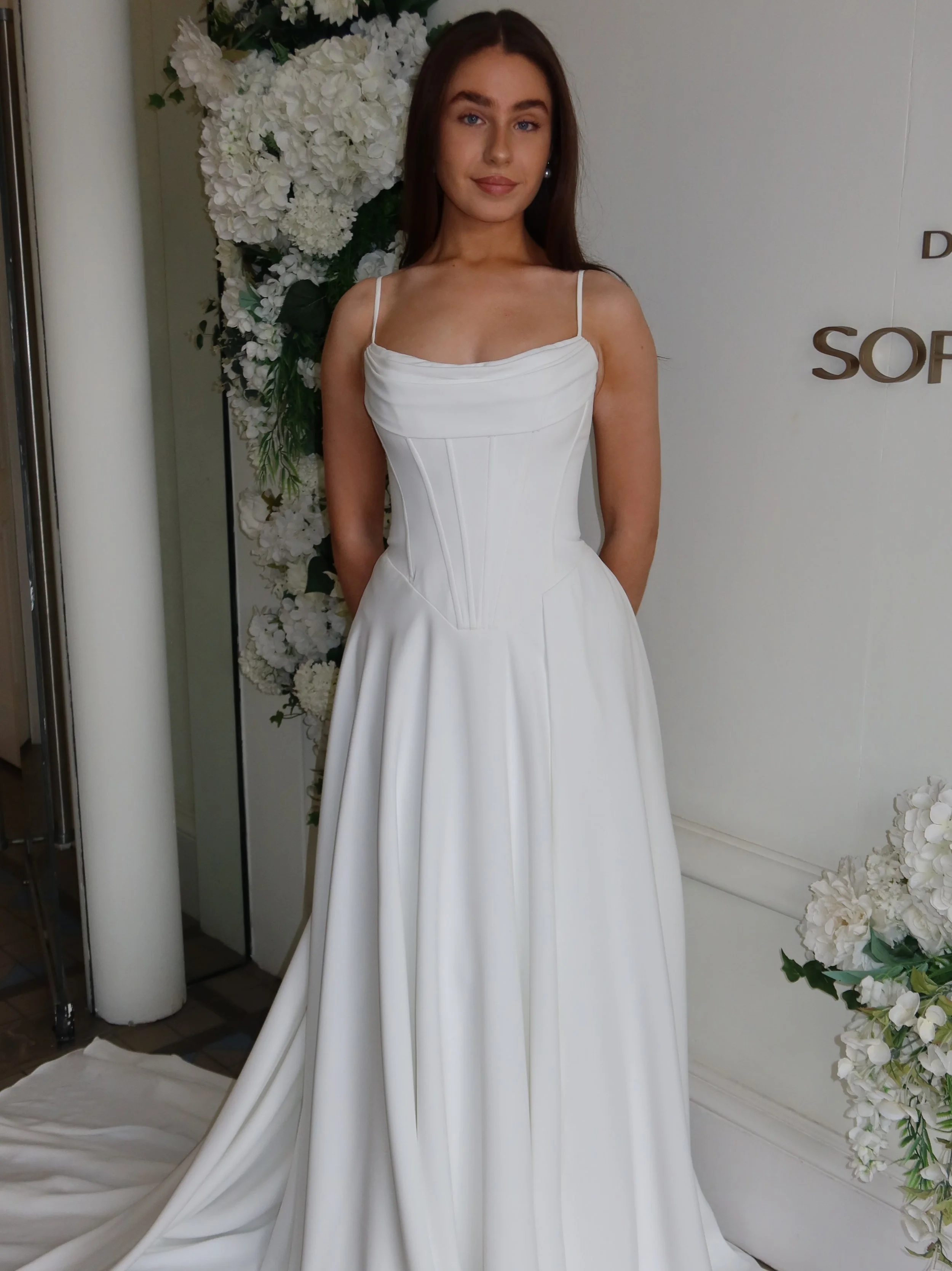 POV: You want a basque waist&hellip; but not a huge ballgown skirt. The D4312 dress by @essenseofaustralia is the perfect balance&mdash;snatched through the waist with a soft, flowing skirt that feels light, modern, and effortlessly bridal.

To find 