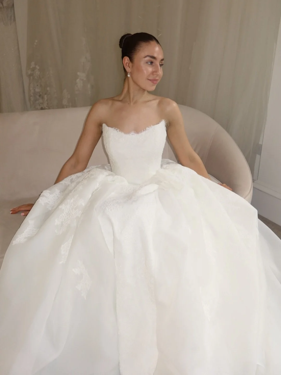 It&rsquo;s giving ✨bride✨ 

We are obsessed with seeing so much soft Chantilly lace in current and new season gowns🤍

Book your bridal appointment with us today, we can&rsquo;t wait to help you find the perfect dress! 

#bridetobe #modernbride #luxu