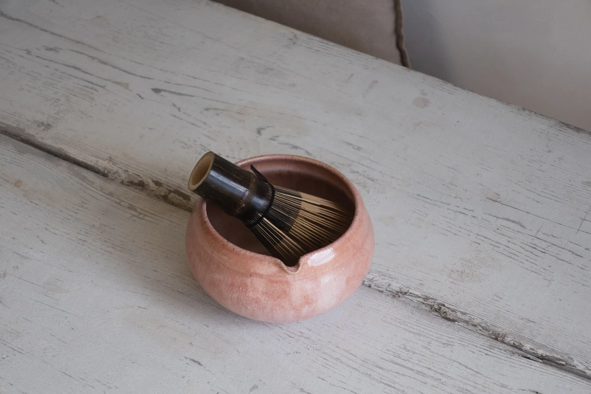 Curvy Matcha Bowl in Peach