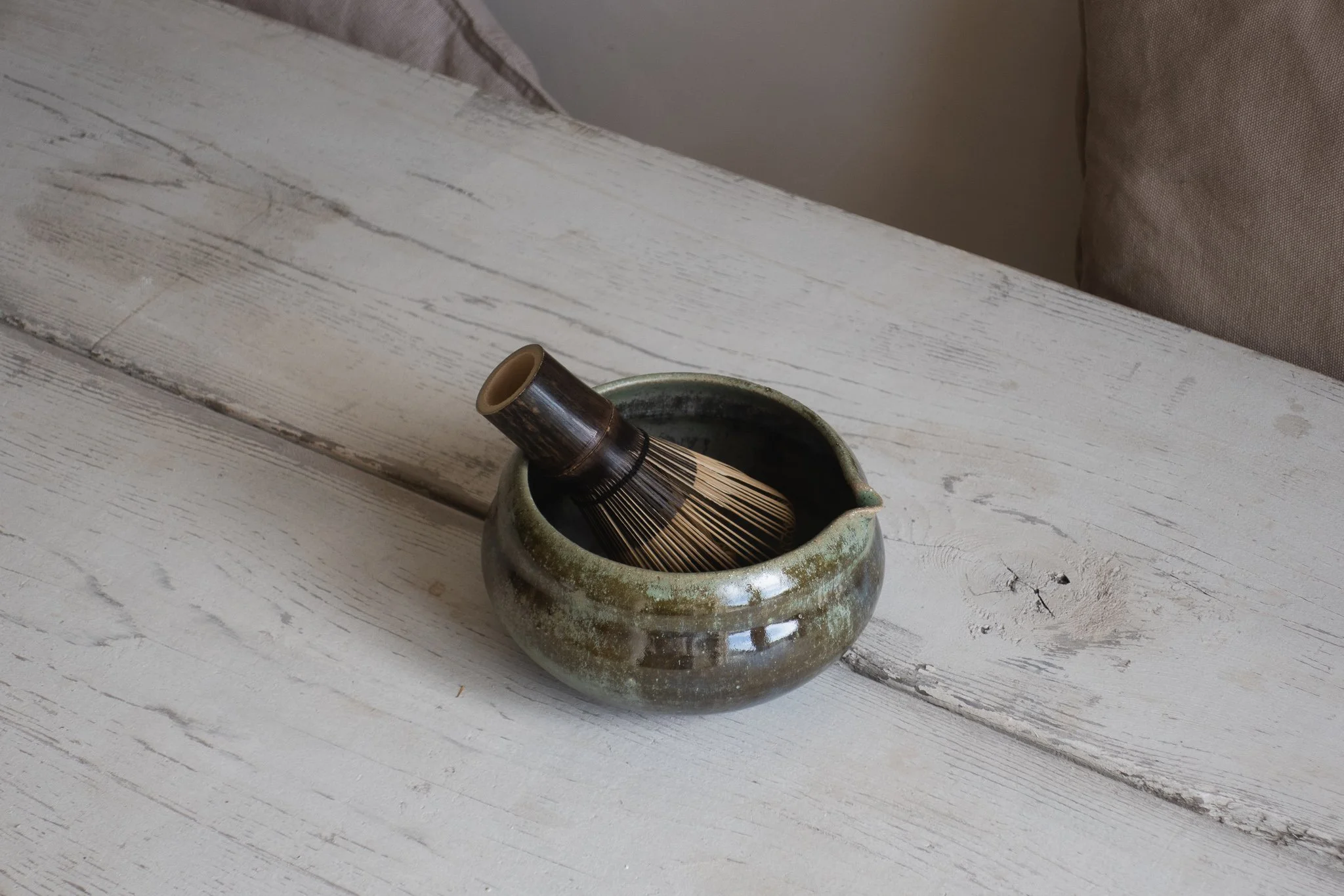Curvy Matcha Bowl in Seaweed