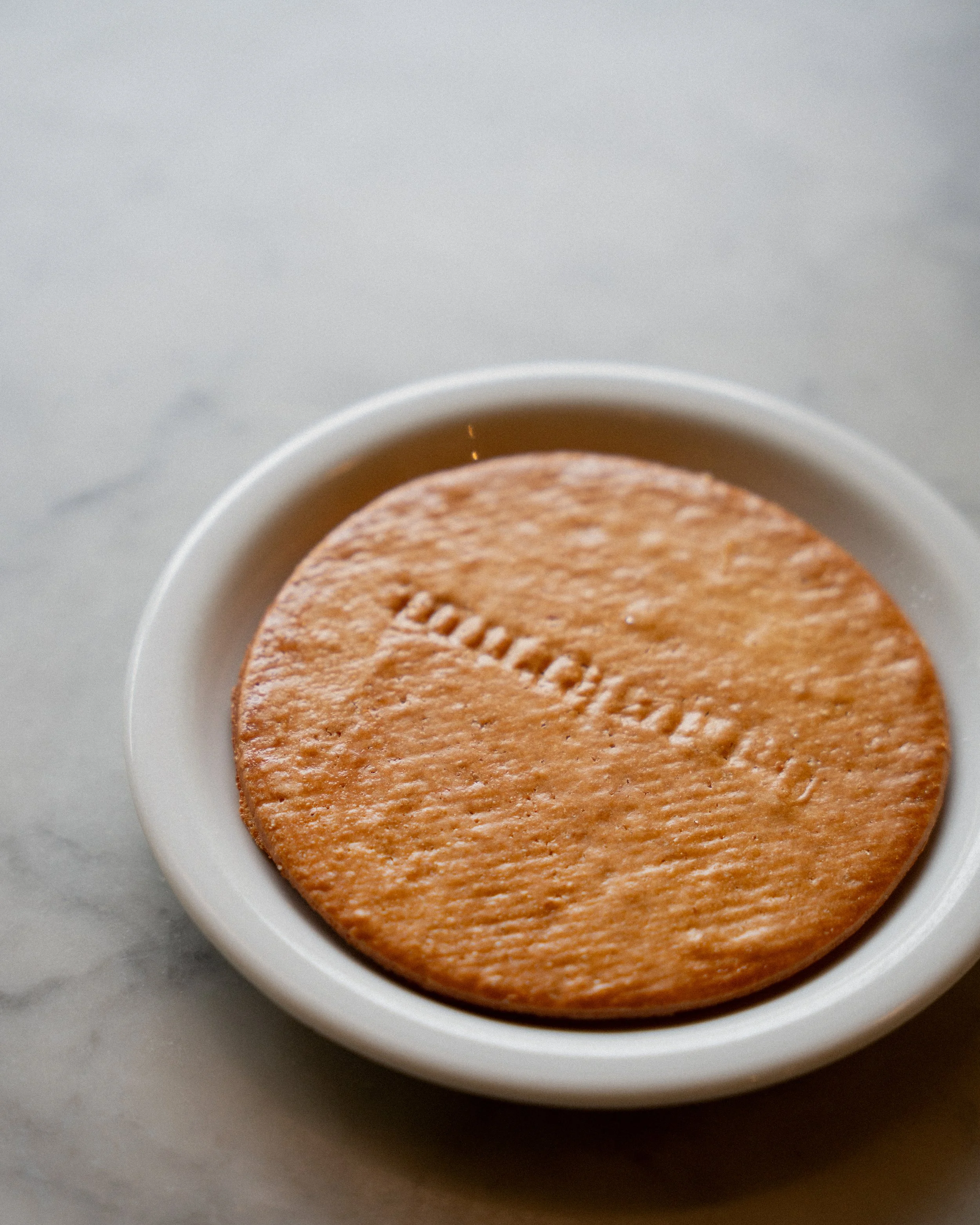 Traditioneel vakmanschap bij het maken van Koningsstroopwafels