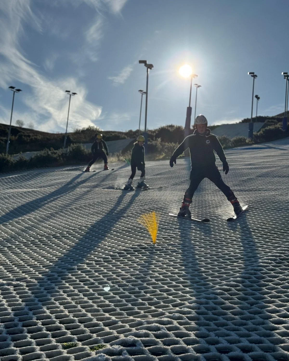 ☀️ 𝗣𝗲𝗿𝗳𝗲𝗰𝘁 𝗗𝗮𝘆 𝗳𝗼𝗿 𝘁𝗵𝗲 𝗦𝗹𝗼𝗽𝗲𝘀! 🎿
It was a cracking day up at Hillend as our groups hit the ski slopes under brilliant blue skies! ⛷️💪
Sunshine, teamwork, and plenty of laughs — the perfect mix for building confidence a