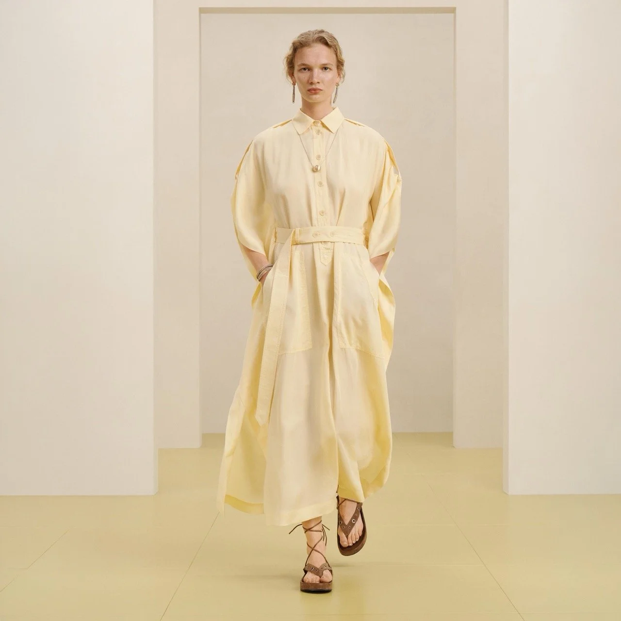 Fld Drss 16Lyocell Yarn Featuring A Collared Neckline Cape Sleeves With Shoulder Tabs