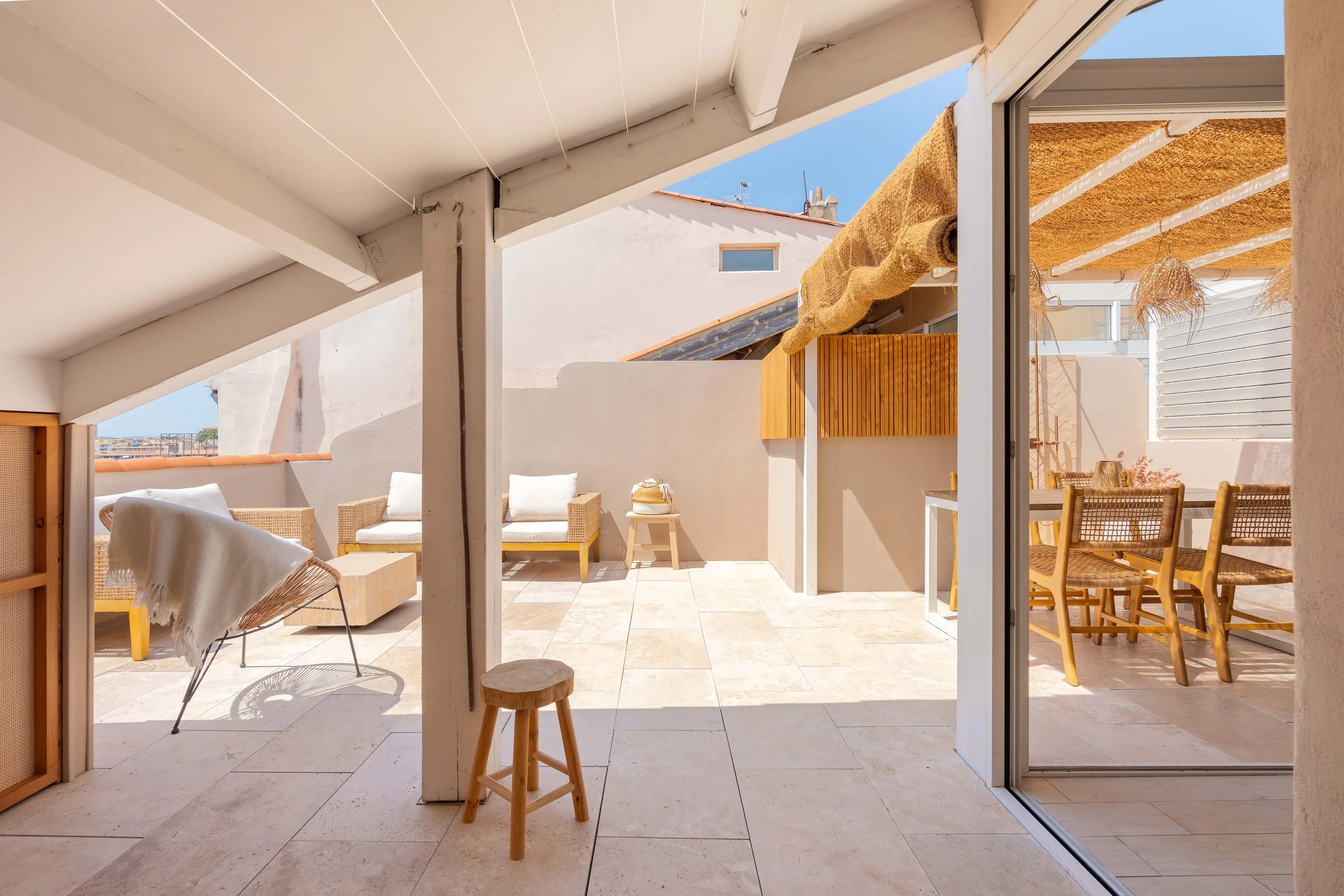 terrasse-paradis-sol-pierre-naturelle-travertin.jpg