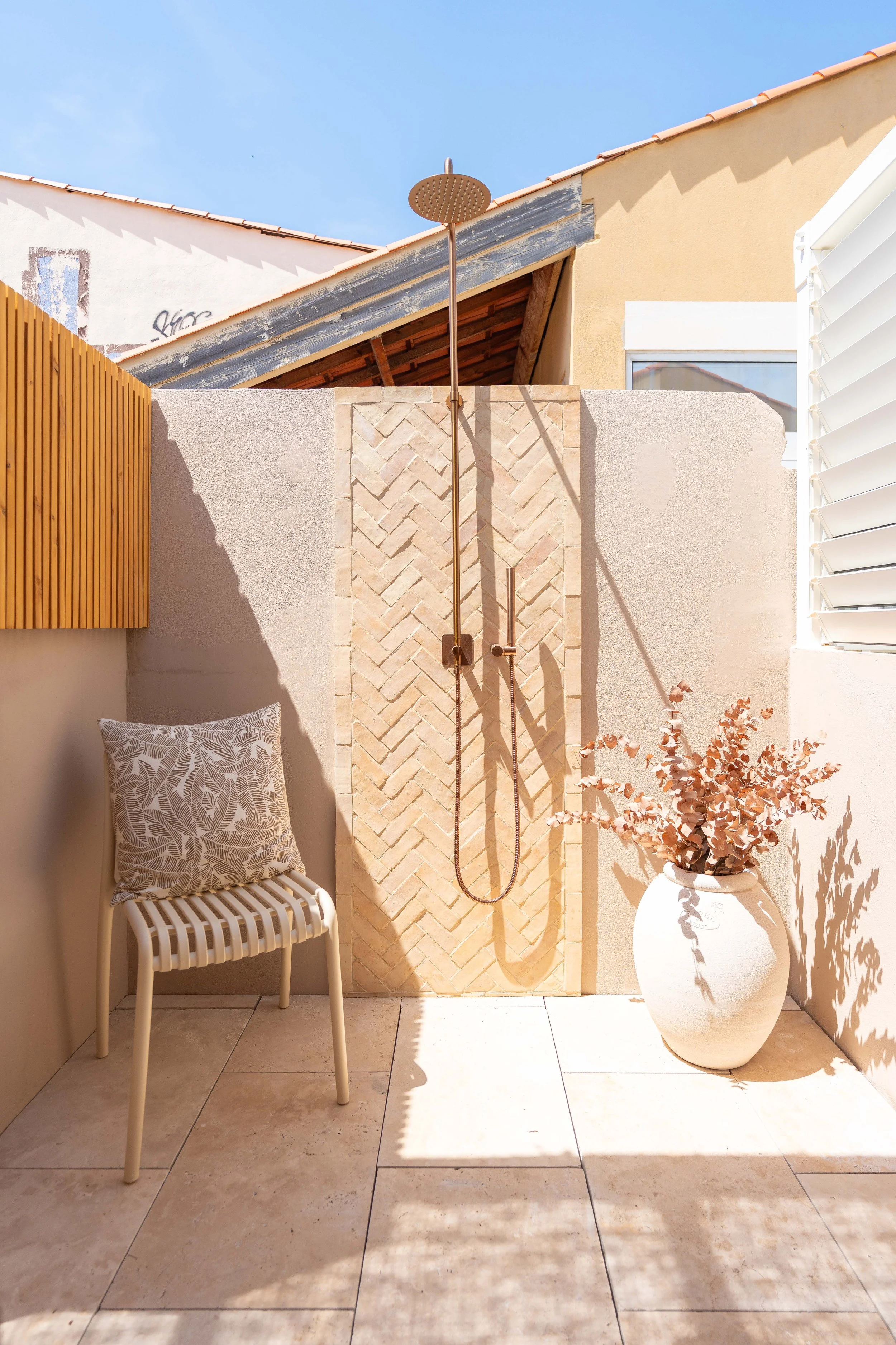 douche-exterieur-toit-terrasse-vieux-port.jpg