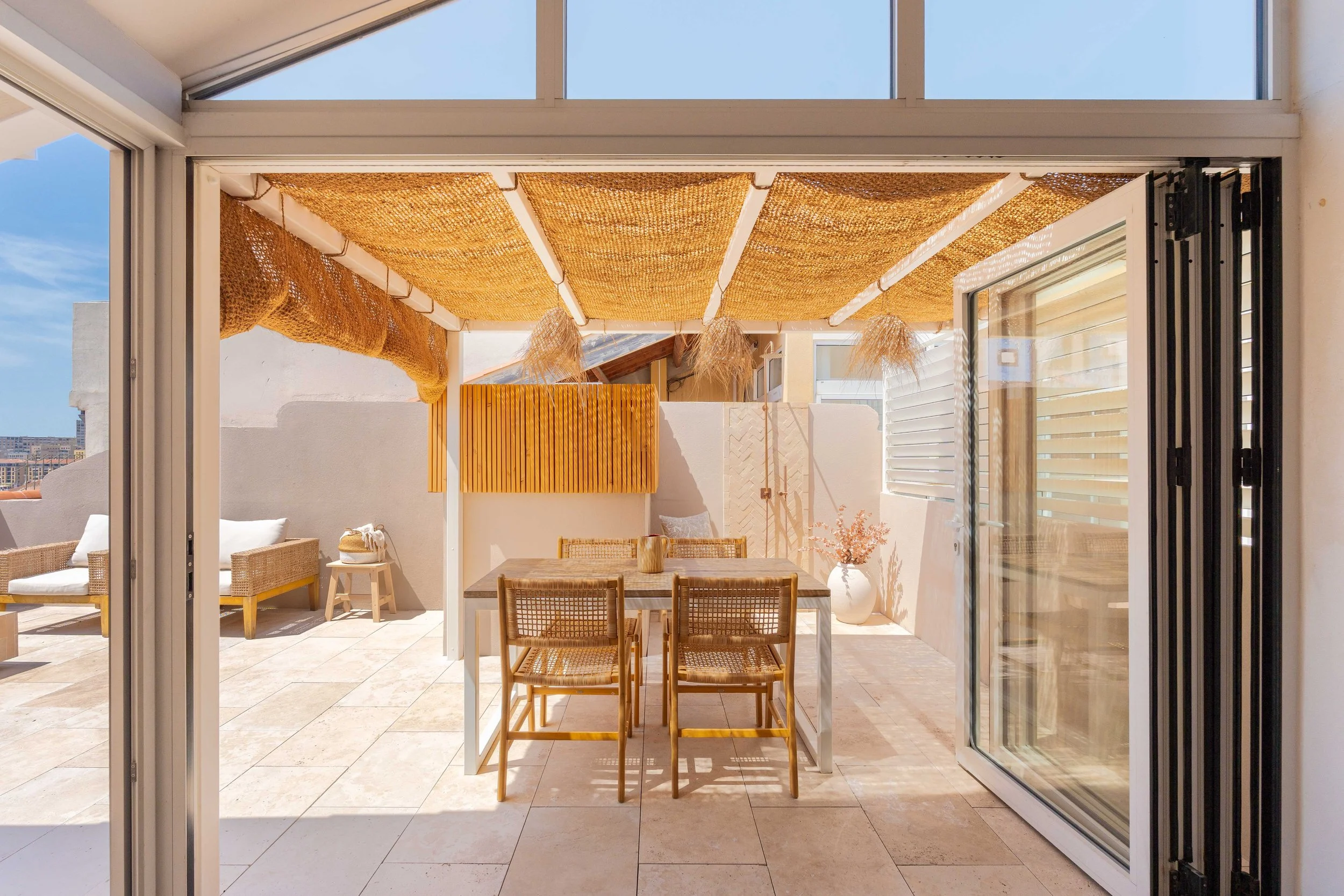 terrasse-paradis-zoom-pergola-bois-marseille.jpg