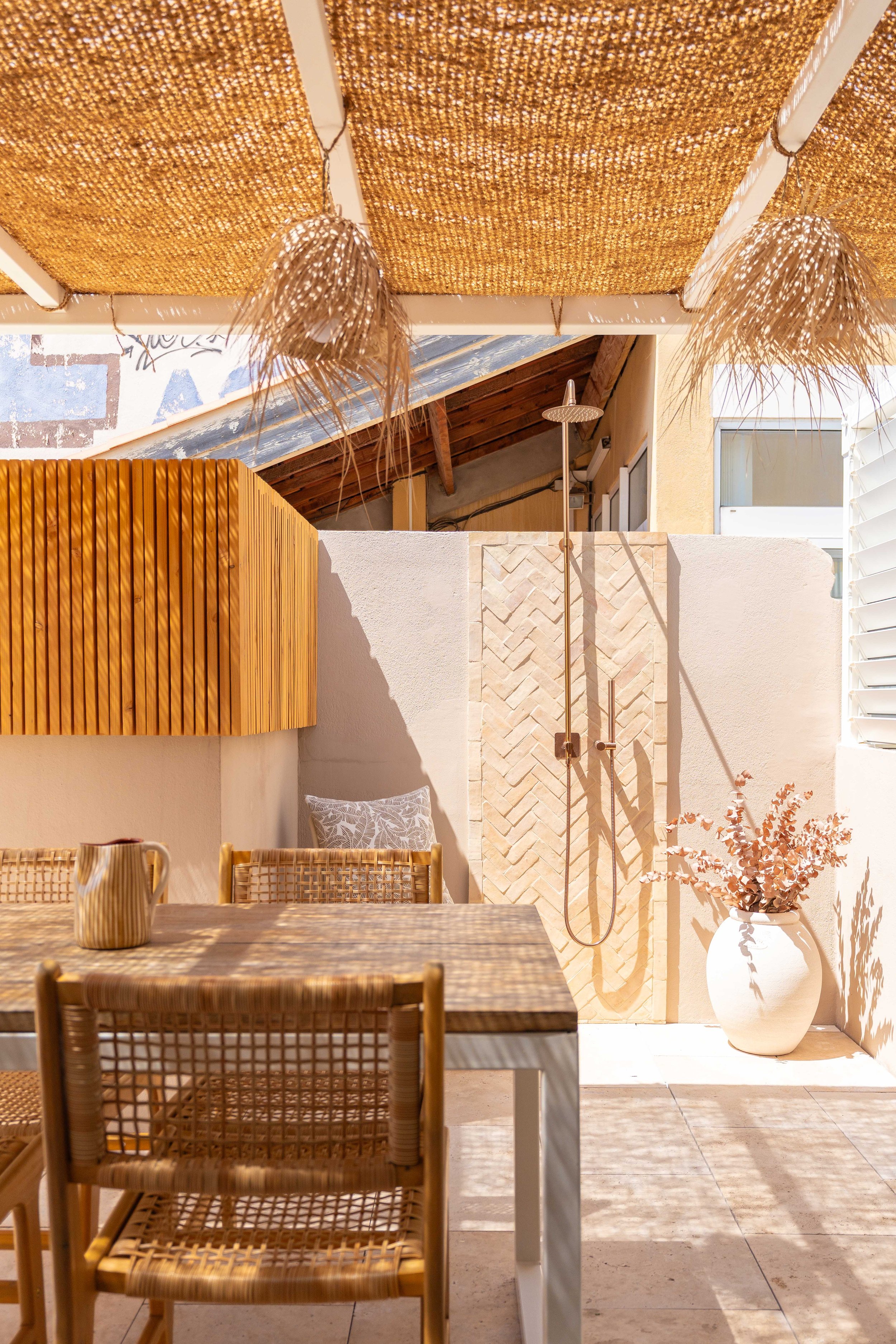 amenagement-toit-terrasse-pergola-vieux-port-marseille.jpg