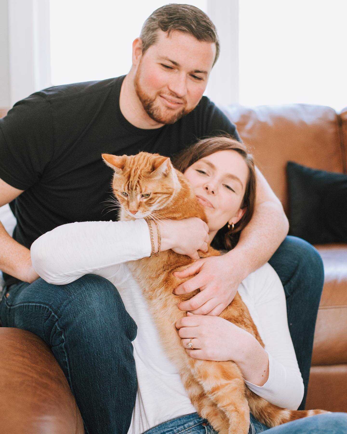 ⁣Feels so strange to be coming back home after an incredible visit to see my family. But I&rsquo;m also looking forward to seeing my cat Boo soon! ⠀
⠀
Here&rsquo;s some more photos from a recent engagement session where their cat was so friendly and 