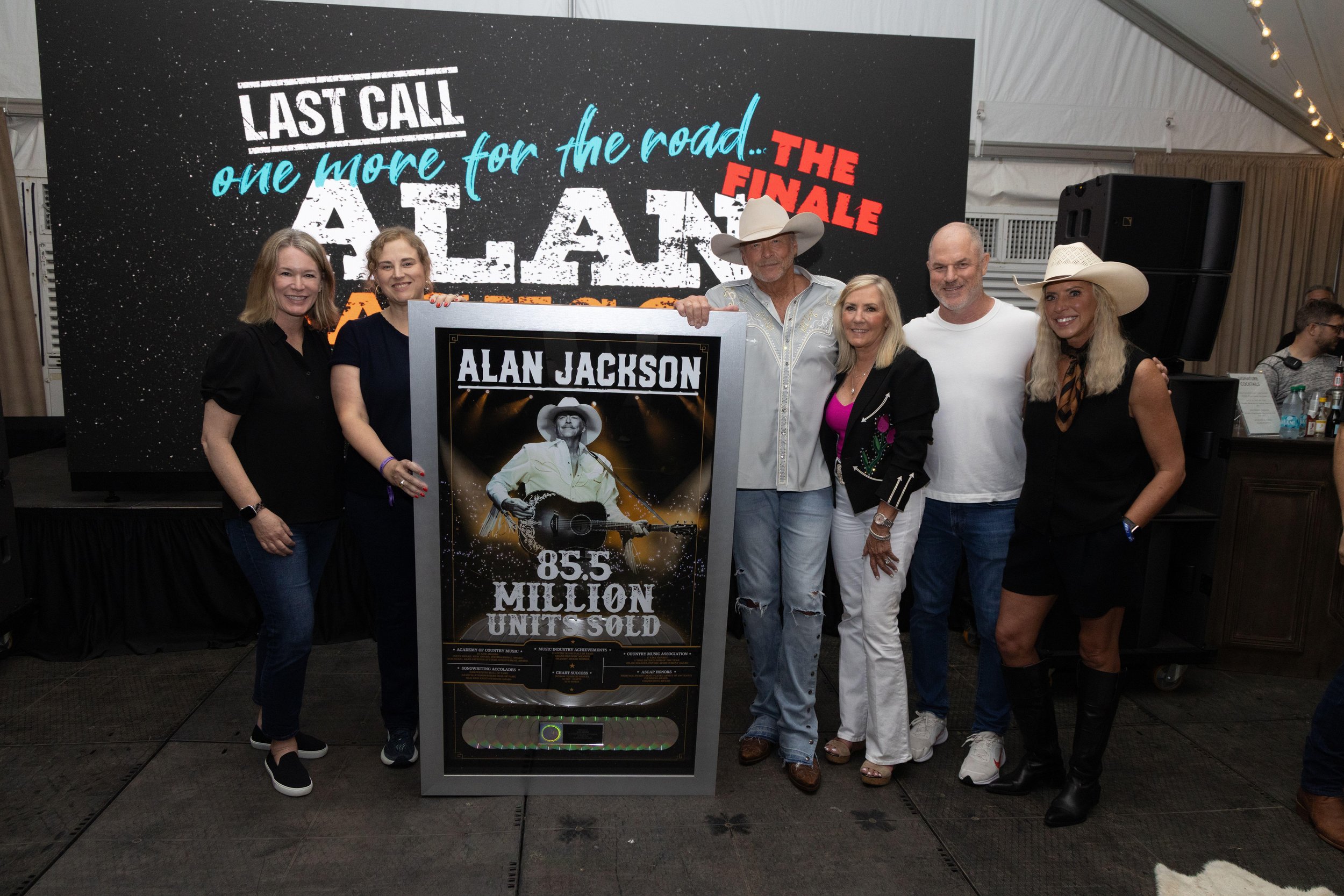 Alan Jackson’s Catalog Reaches 85.5 Million RIAA-Certified Units