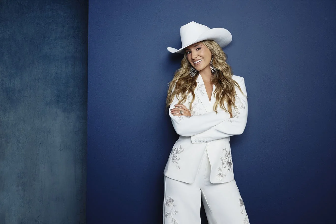 Lainey Wilson to Host 2026 CMA Awards: Complete Host History