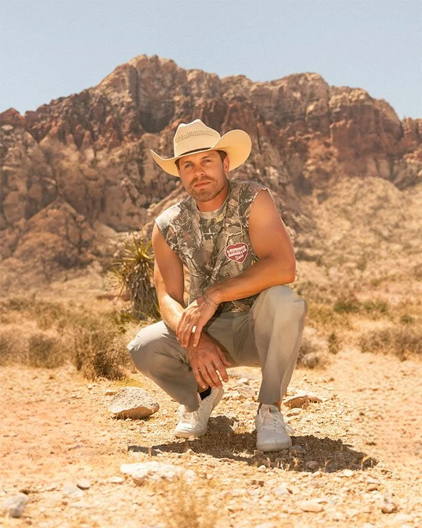 Dustin Lynch Pool Situation: Nashville Returns During CMA Fest Week
