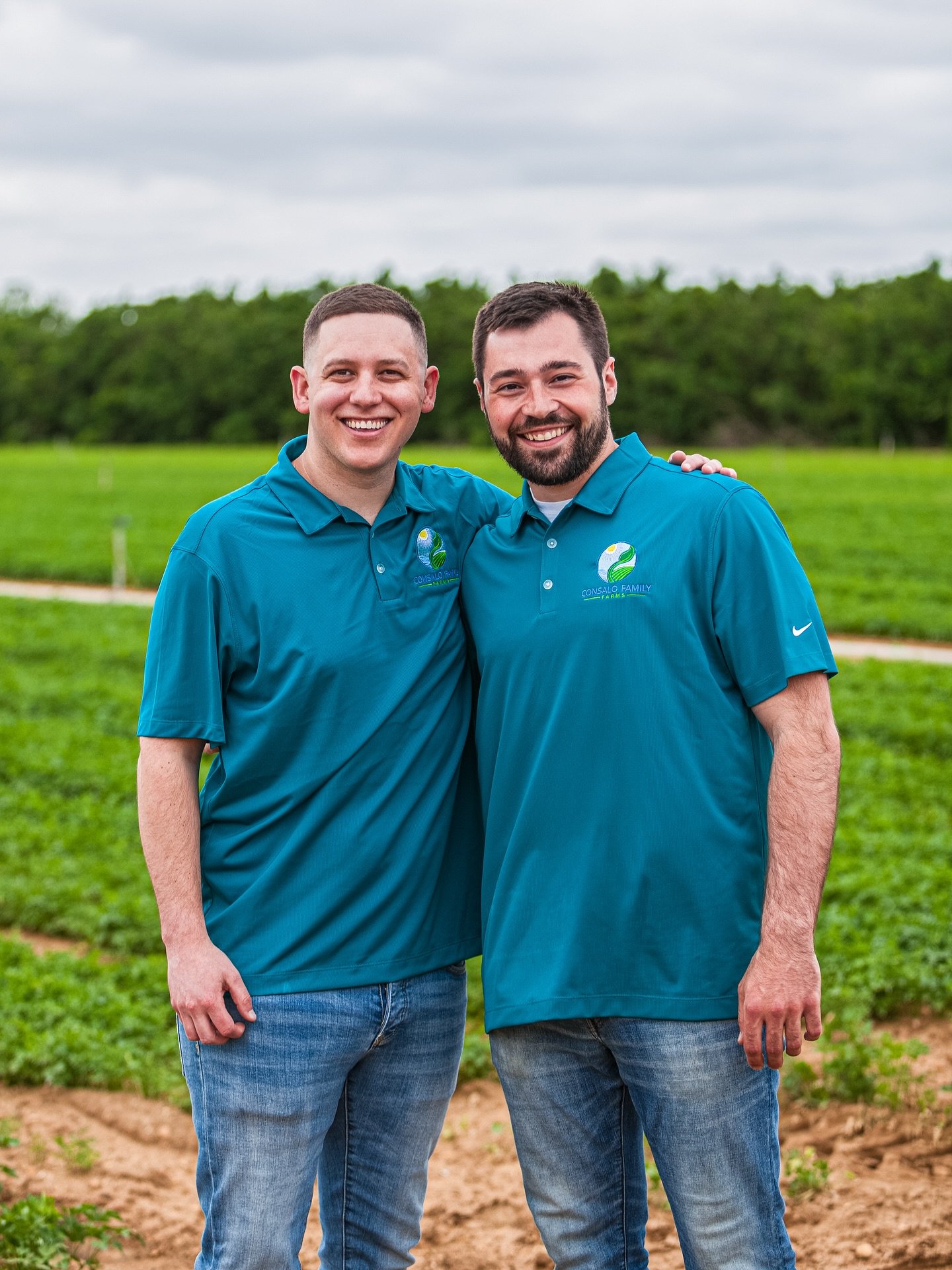 Rooted in family, growing together as a team! Excited to continue this seasons harvest 💚

👨🏻&zwj;🌾 Family owned grower, packer, shipper, importer, &amp; distributor
📍Vineland &bull; Newfield &bull; Hammonton &bull; Egg Harbor City, NJ
🍊Little S