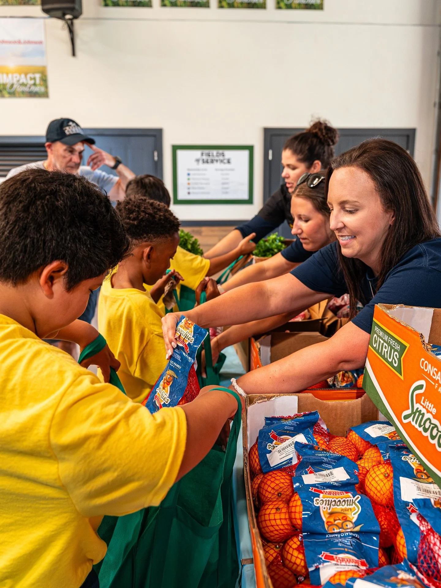Cultivating a love for fruits and veggies with America&rsquo;s Grow-a-Row🫐🍊 From making delicious fruit salads with Chef Shauna to providing our Little Smoochies and freshly harvested Consalo vegetables, we had a blast at Kids Farm Day! #FoodForAll