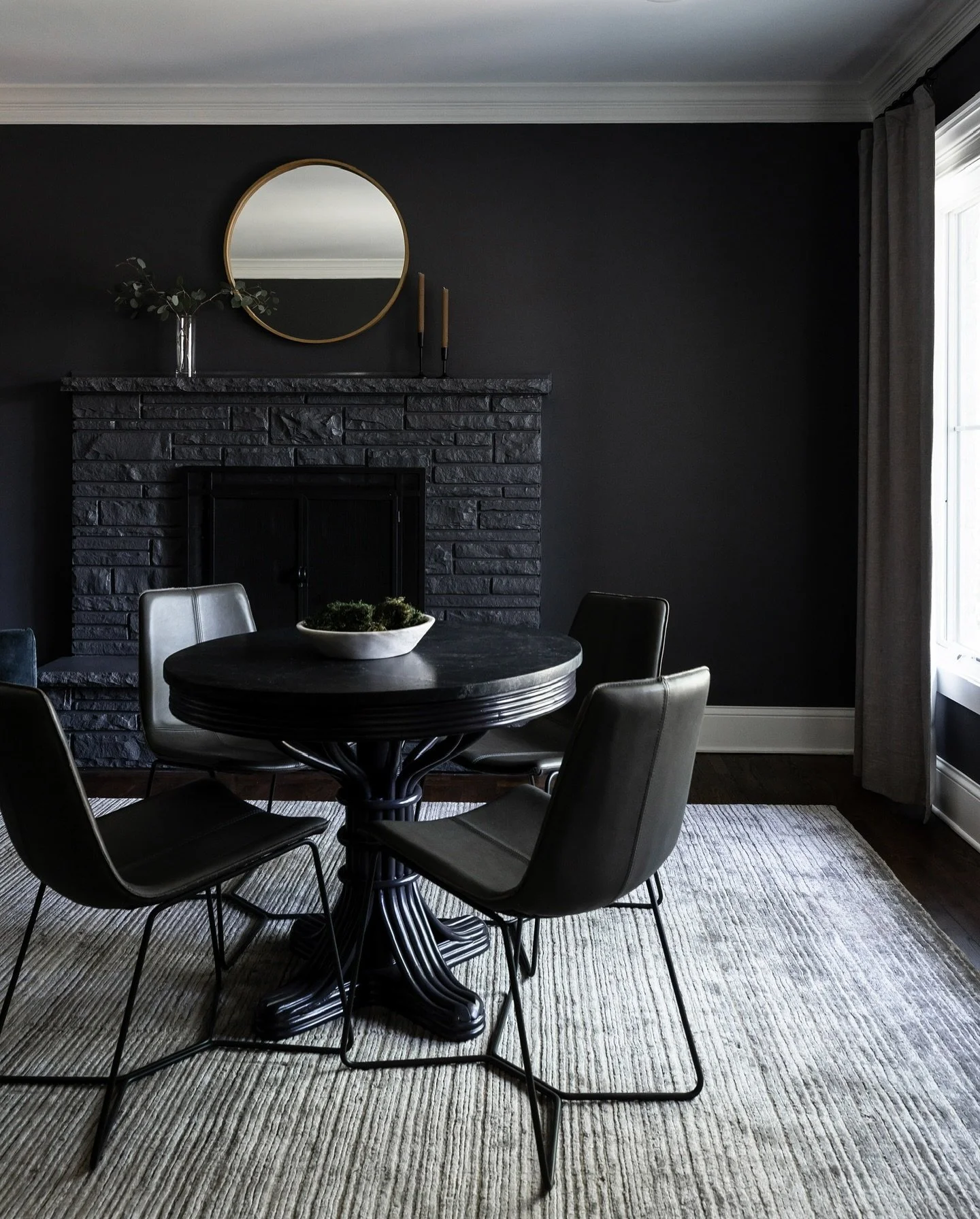 Dramatic perfection #yandbinteriors

Designer: @studiow_chicago 
Project: Clarendon Hills, IL

#chicagointeriordesign #chicagointeriors #interiorphotography #chicagointeriorphotographer #chicagophotographer #chicagointeriordesigner #chicagointeriorph