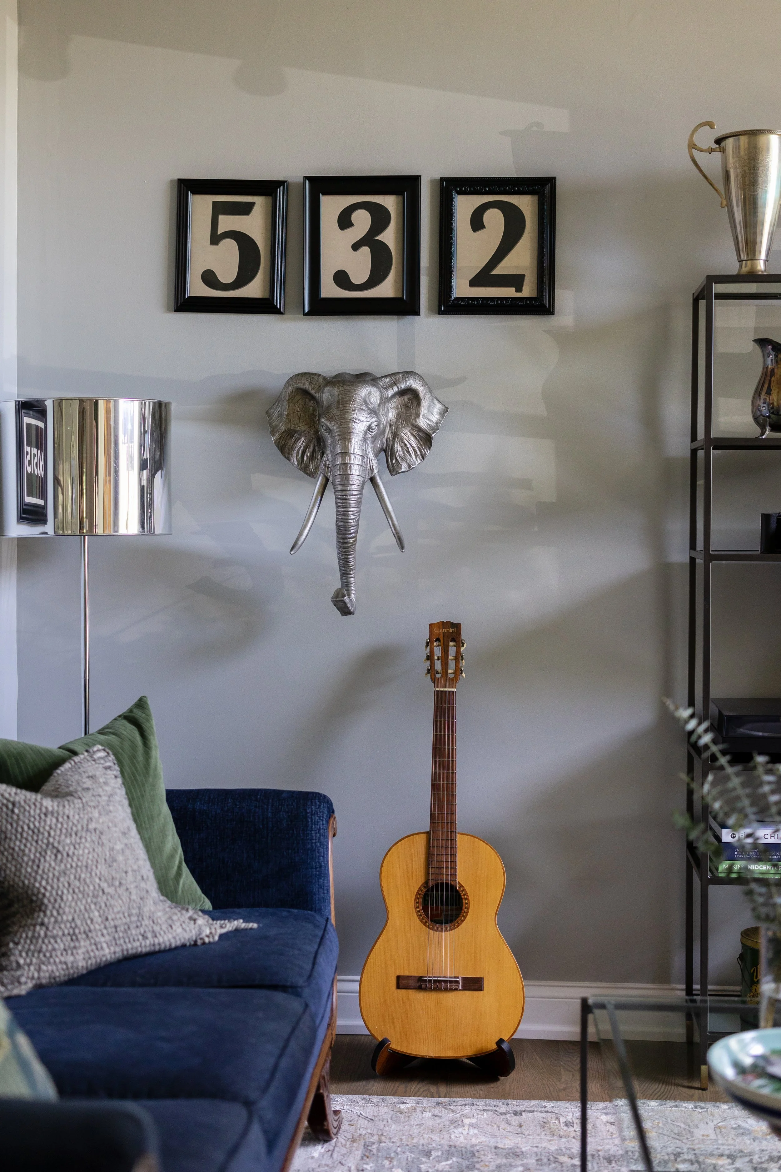 Y&B-FrontRoom-10.jpg