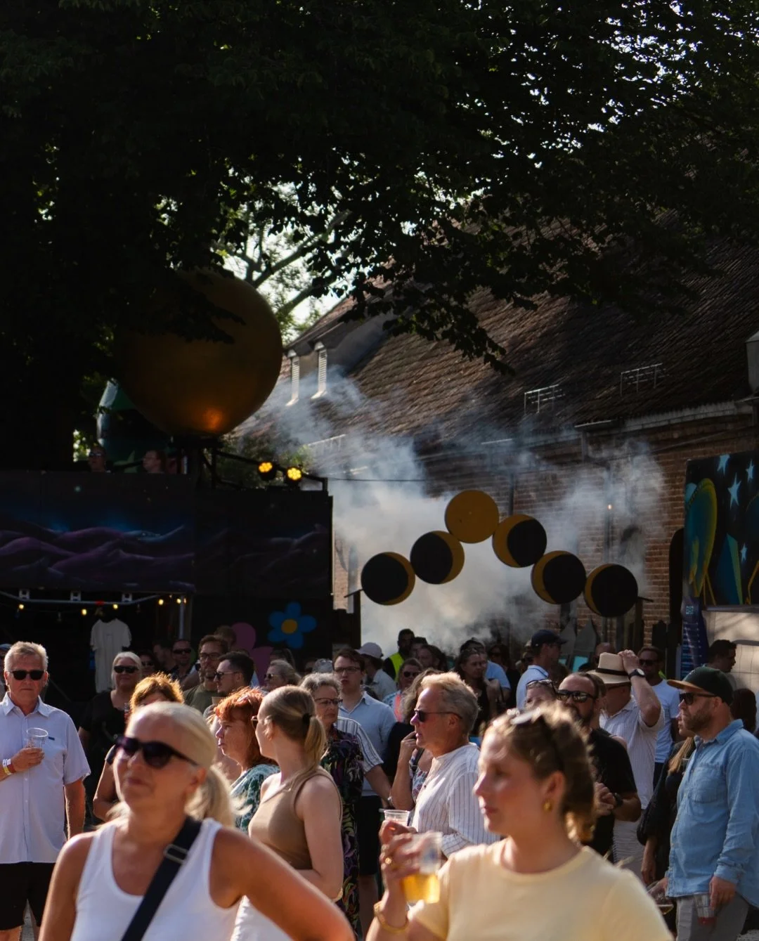Tre dager. &Eacute;n historisk by. Tusen &oslash;yeblikk som bare skjer &eacute;n gang 🌙😭✨

N&aring;r sensommerkveldene fylles med musikk, mennesker og liv mellom de gamle murene i Gamlebyen, er det lett &aring; forst&aring; hvorfor s&aring; mange 