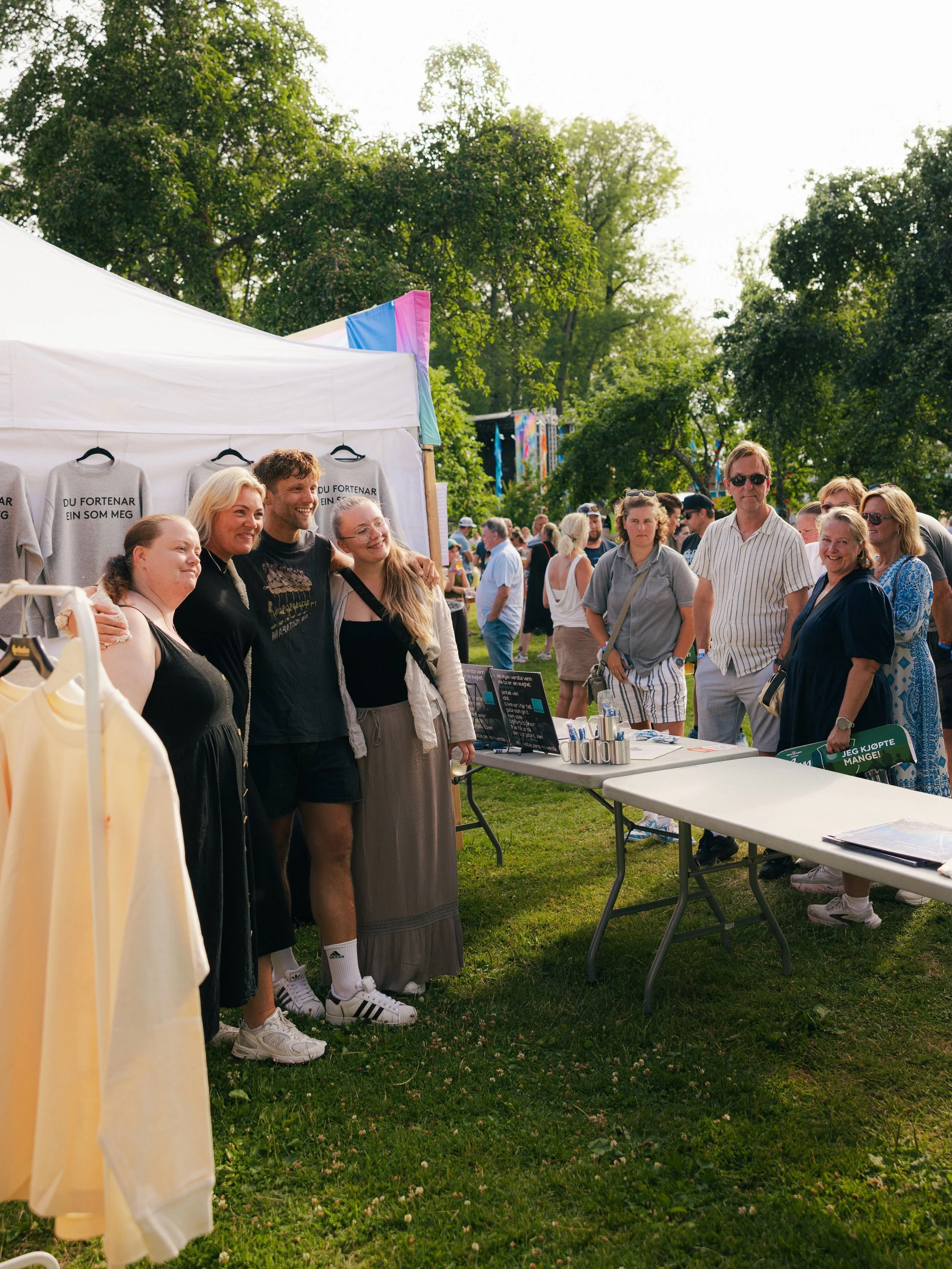 For en helg!💛 Tre dager med musikk, smil og magiske &oslash;yeblikk i Gamlebyen ✨ Tusen takk til alle som gjorde denne helgen uforglemmelig! 🥹🎶🩵

Vil du v&aelig;re med p&aring; magien neste &aring;r? 🌙 Earlybird-billettene er i salg n&aring; &nd