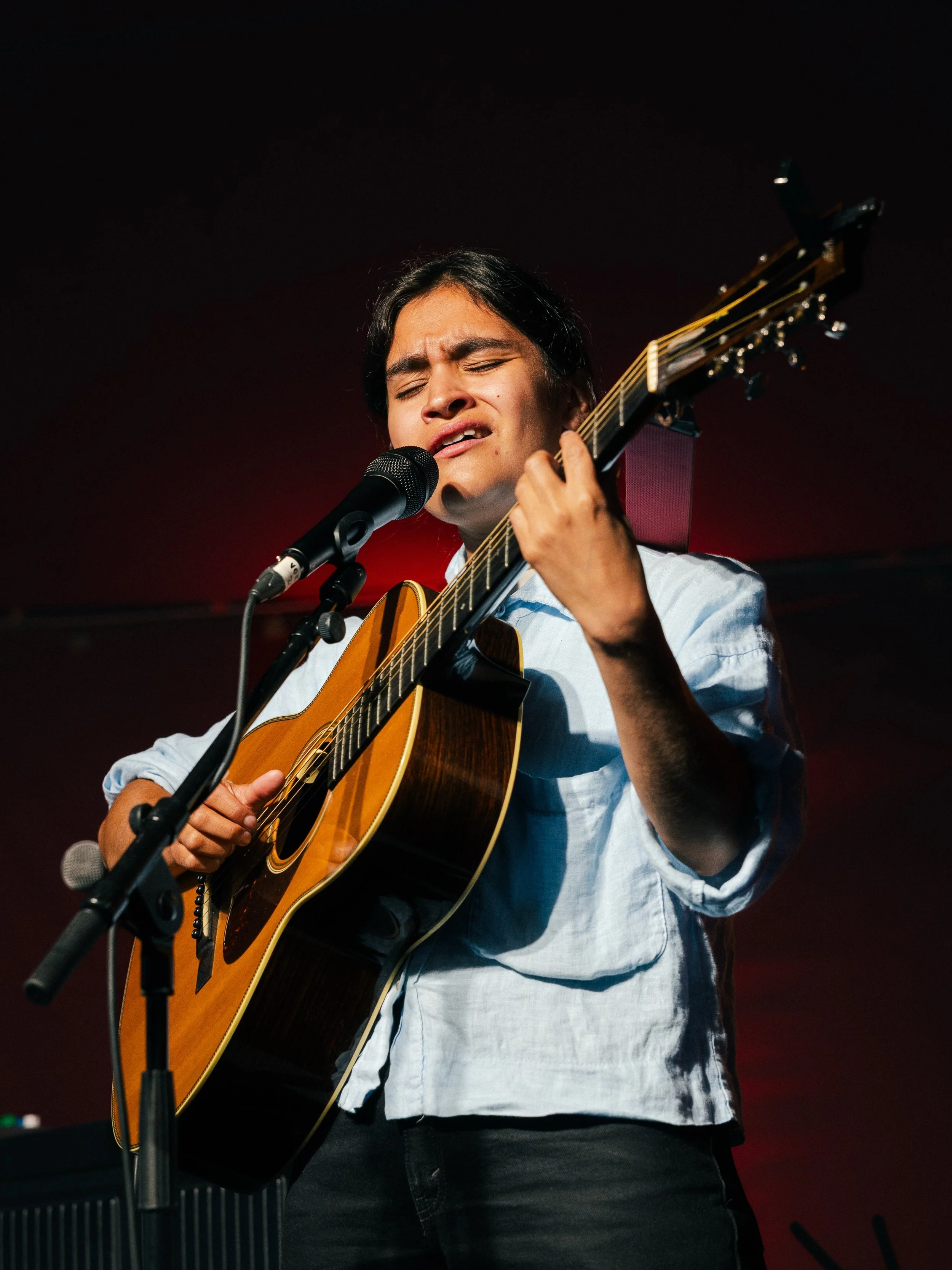 Torsdagsmagi med intime konsertopplevelser i M&aring;nehagen🎪🎶🌸🌳

Ses vi p&aring; neste &aring;rs festival 29.-31. juli?🌙🚀🩵 

#m&aring;nefestivalen #gamlebyenfredrikstad #m&aring;nehagen #festival #sommer 
📷 @houseofikigai.co