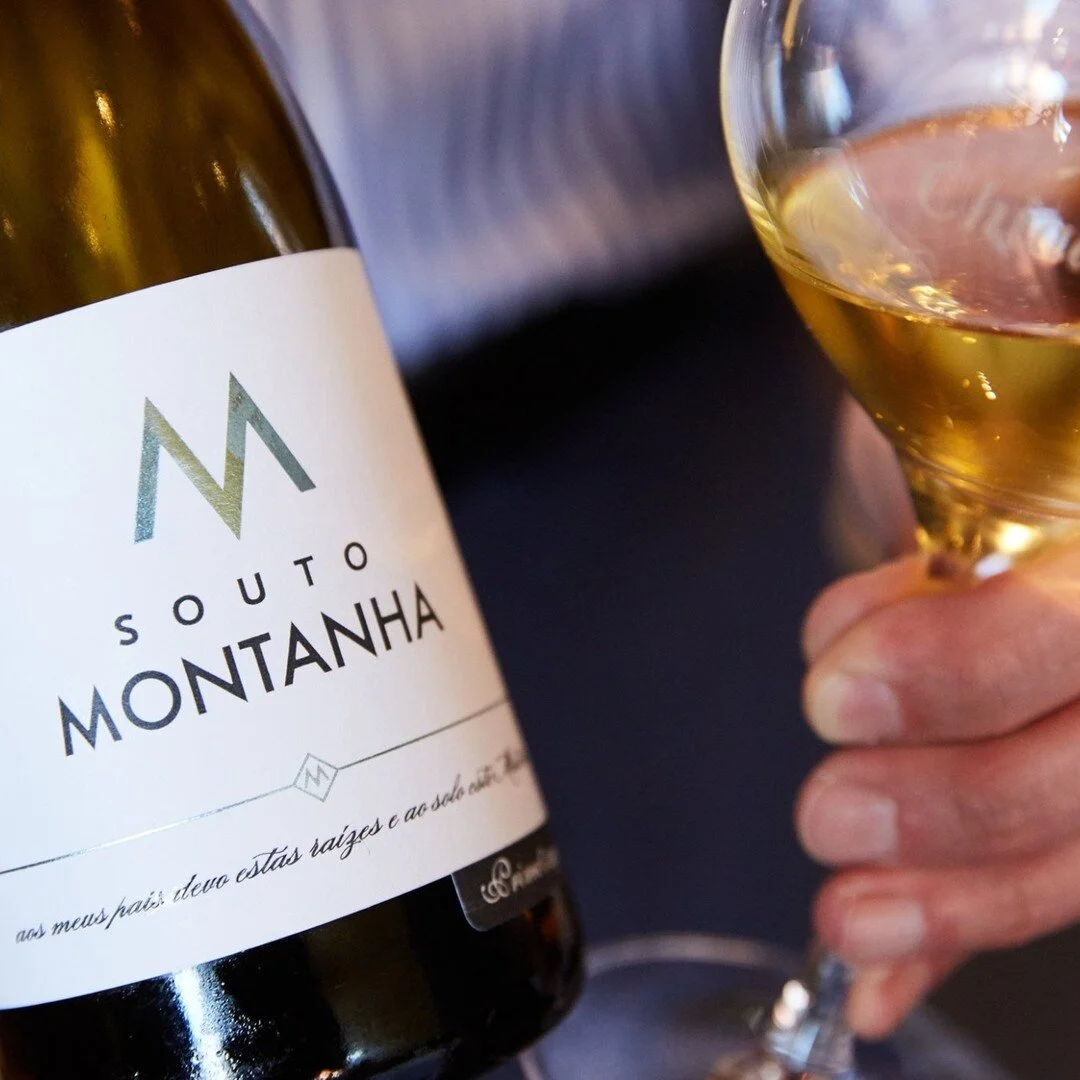 Souto Montanha is an Alvarinho grape white wine produced in Tras os Montes, in Northern Portugal. Vines are planted in granite soil and have a beautiful deep golden colour because the vineyard is facing the sun all day. This varietal has floral notes