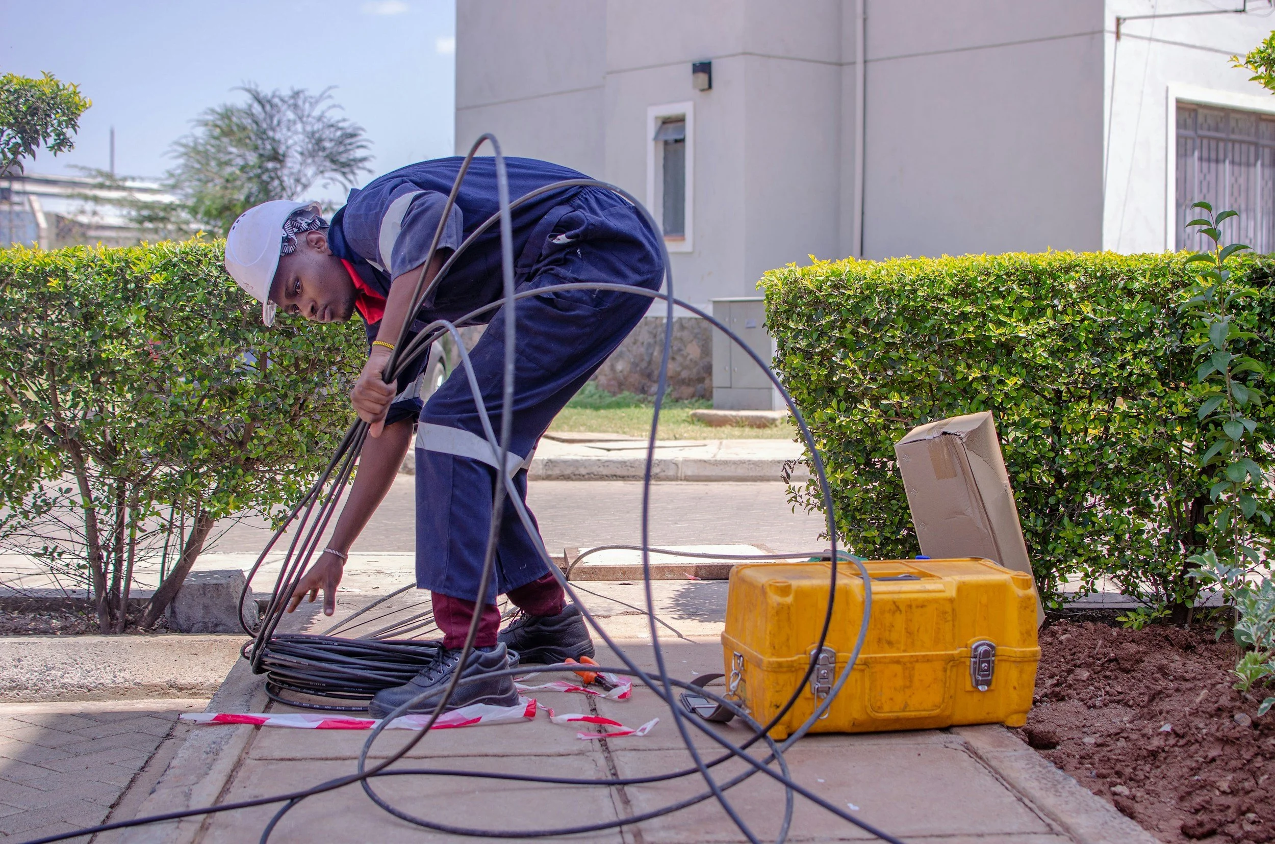 Field-based professional working in the field, representing Second Sight's Best Practices in Fieldwork Safety training