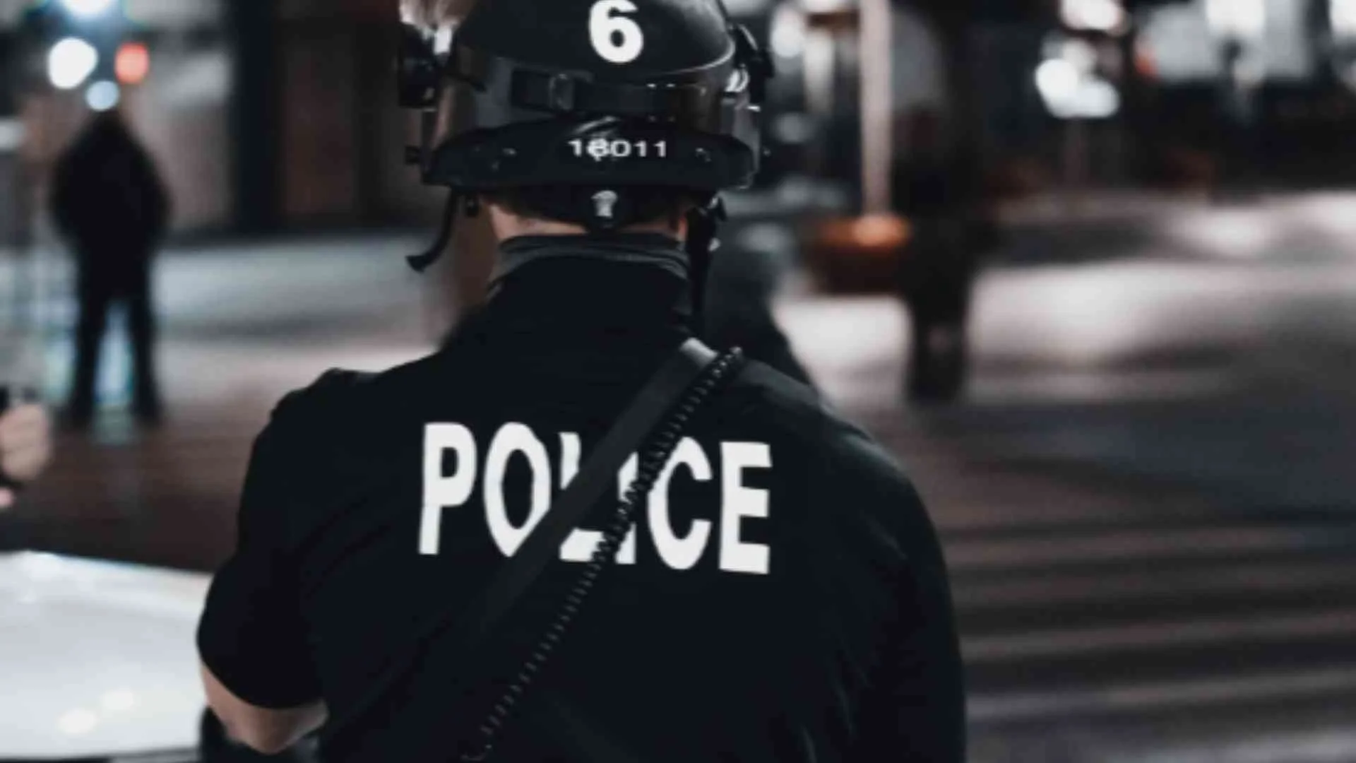 Law enforcement officer in the field representing Second Sight's threat awareness and behavioral observation training