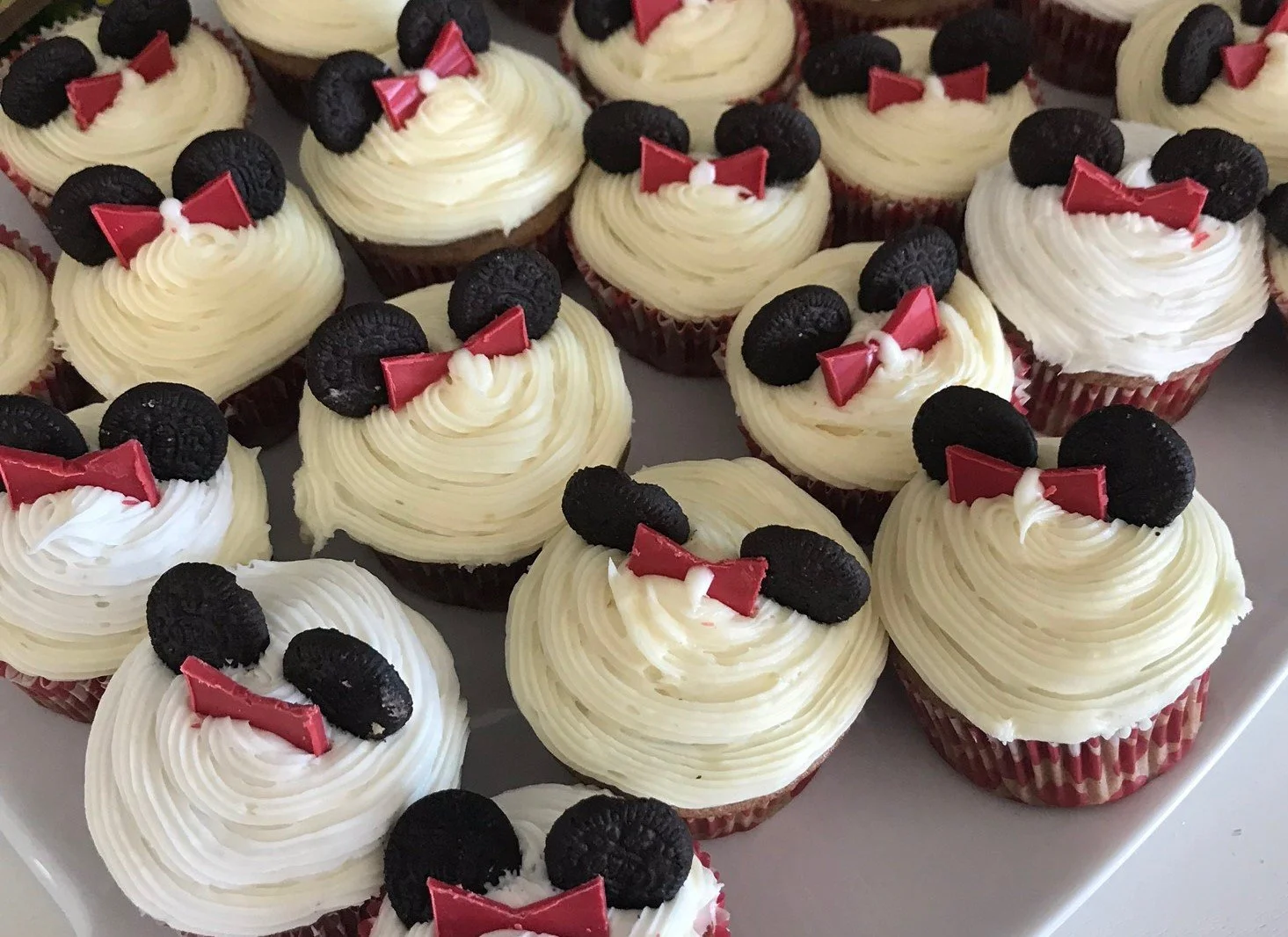 Minnie Mouse cupcakes with chocolate bows