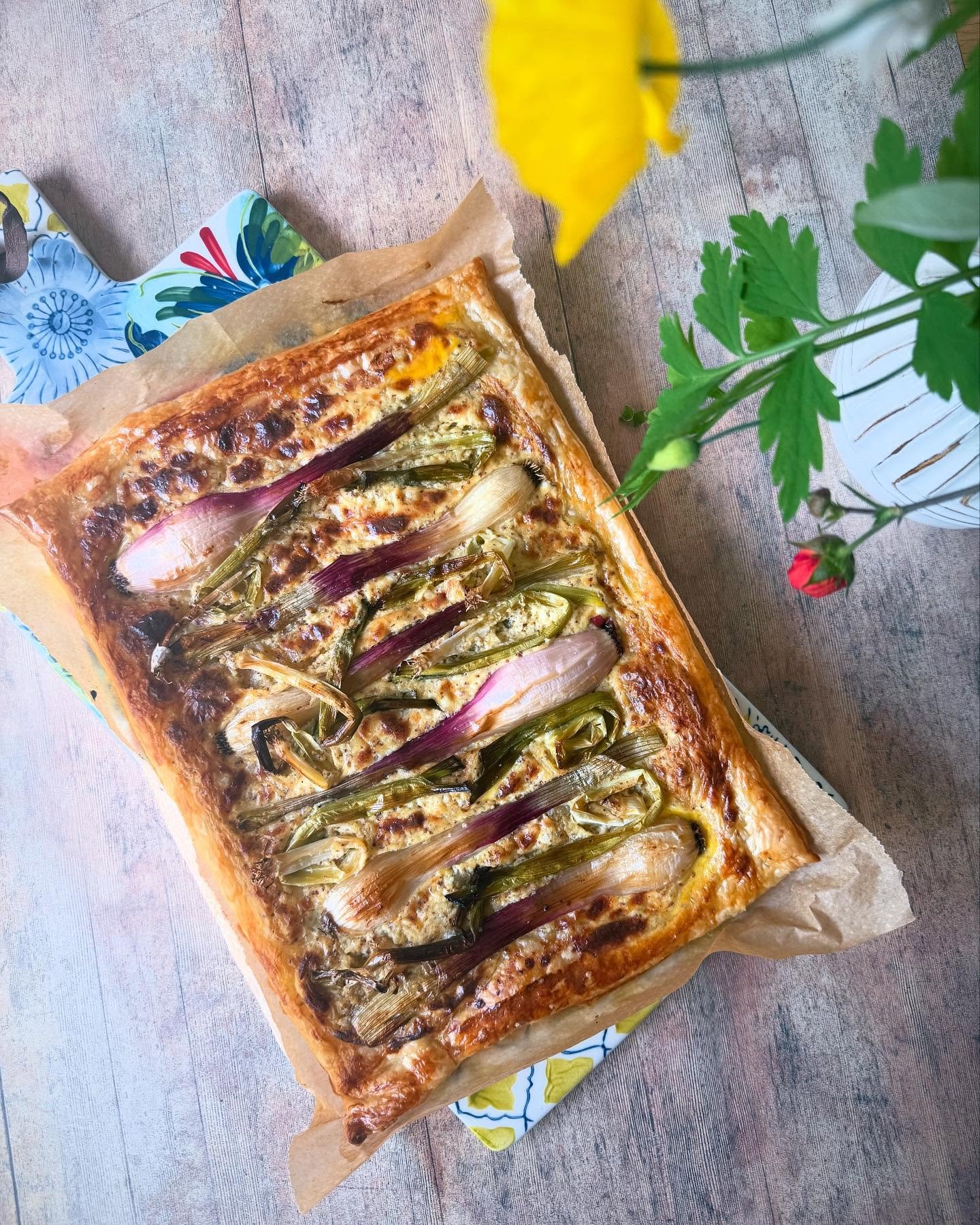 SPRING ONION, MUSTARD + CHEDDAR TART
As every crisp aficionado knows, you can't beat cheese and onion as a flavour combo. Add some Dijon and grainy mustard and you've got yourself a sweet-salty-spicy-crispy mouthful. This took 30 minutes to whip up b