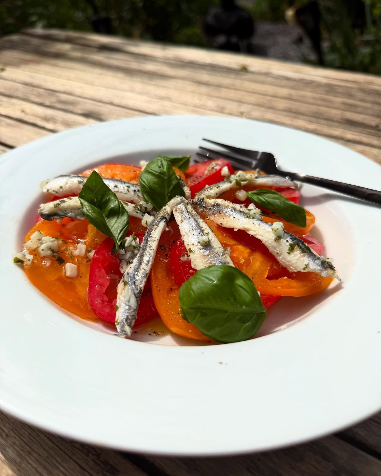 HERITAGE TOMATO + ANCHOVY
Chef's day off lunch. With a side of sunshine ๐
#simplefood #summerfood #intuitivecooking #privatechef #somersetchef #eventchef