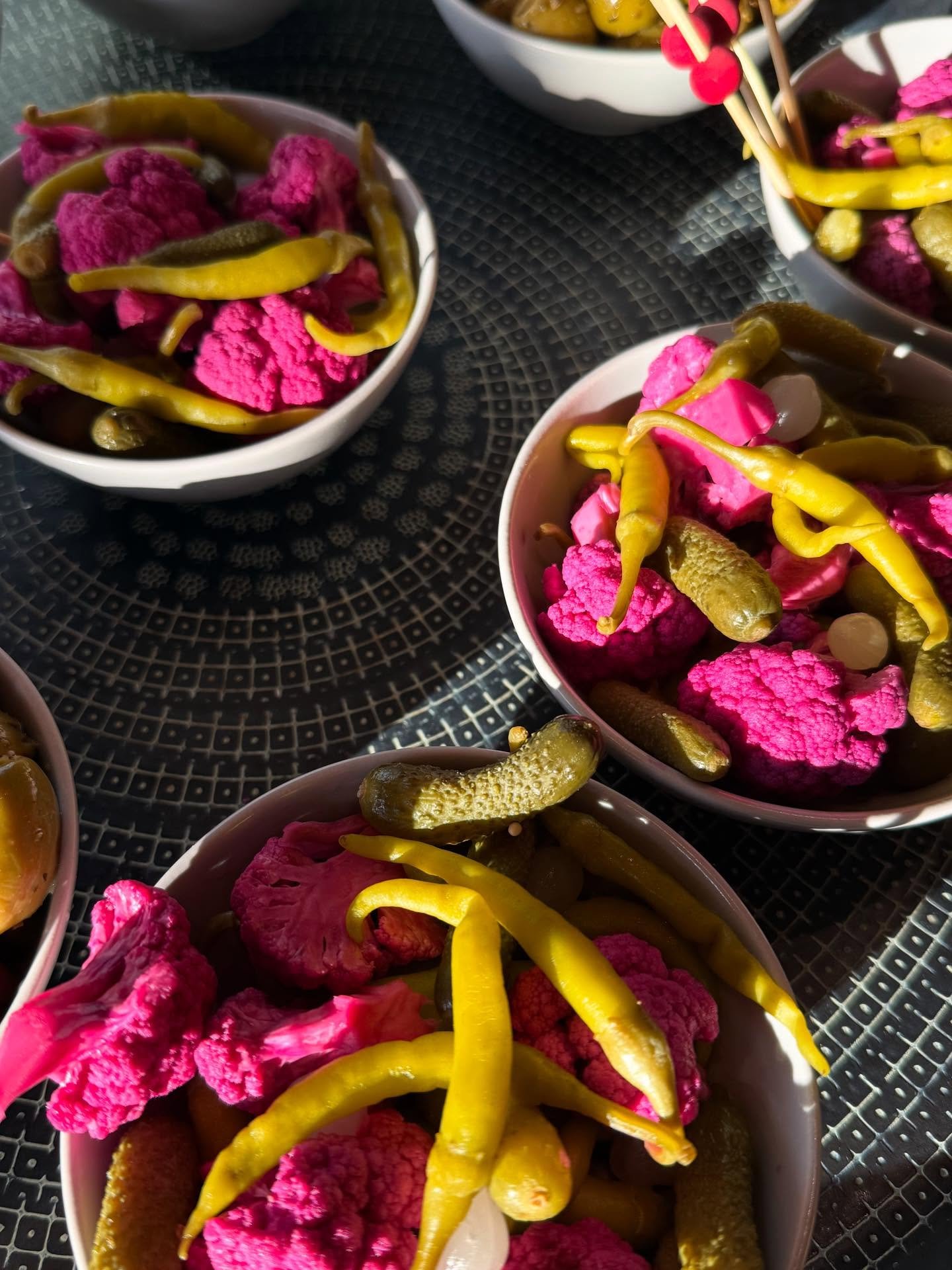 HOUSE PICKLES
Nothing quite like starting a meal with naturally neon pickles 💚🩷 My current fave pickling victim is beautiful purple Bromham caulis. Addictive!
#privatechef #eventchef #privatedining #somersetfood #eventcatering