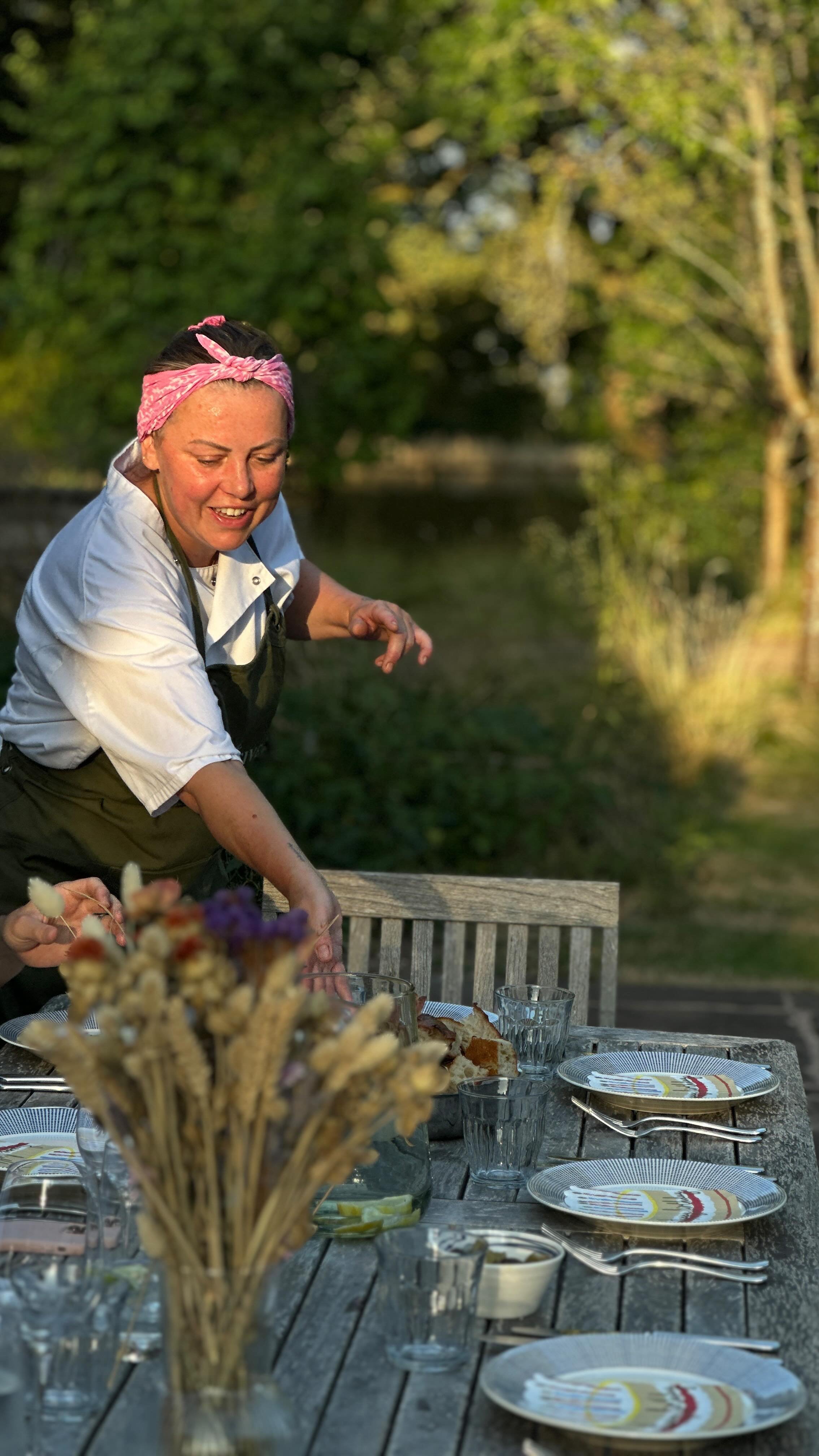 FND IN THE GARDEN
Last night’s event was a thing of beauty: a gorgeous family celebrating each other and Shabbat in a dreamy Welsh garden. It was such a pleasure to bring hyper seasonal food to their table and to help create memories. The menu: