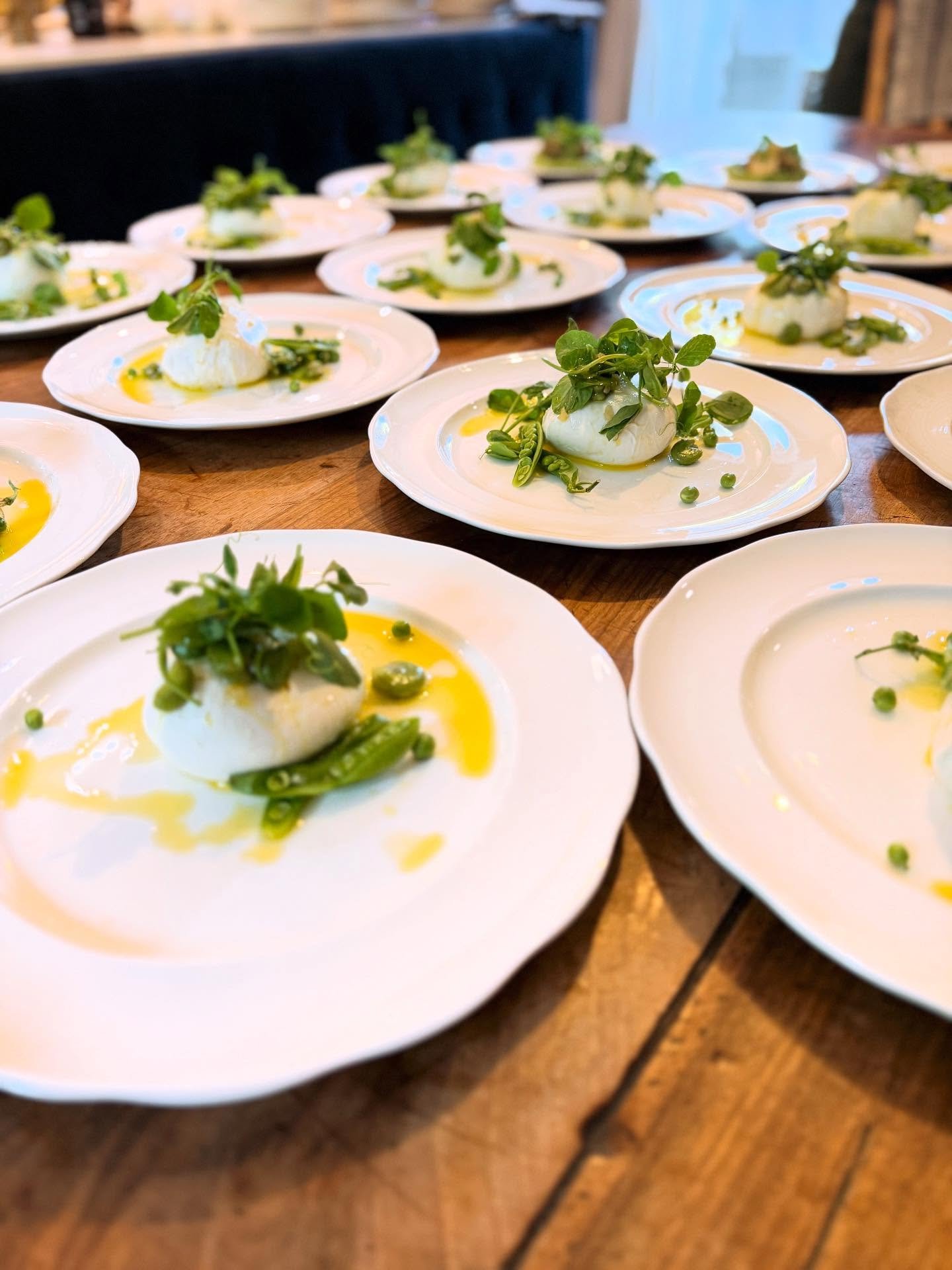 DREAMY SUMMERTIME DINNER IN WILTSHIRE
It’s always a treat to cook at the stunning @hengeestate, which was in full summertime glory last night. My clients chose a beautiful menu, which was a joy to cook - especially with gorgeous local produce f