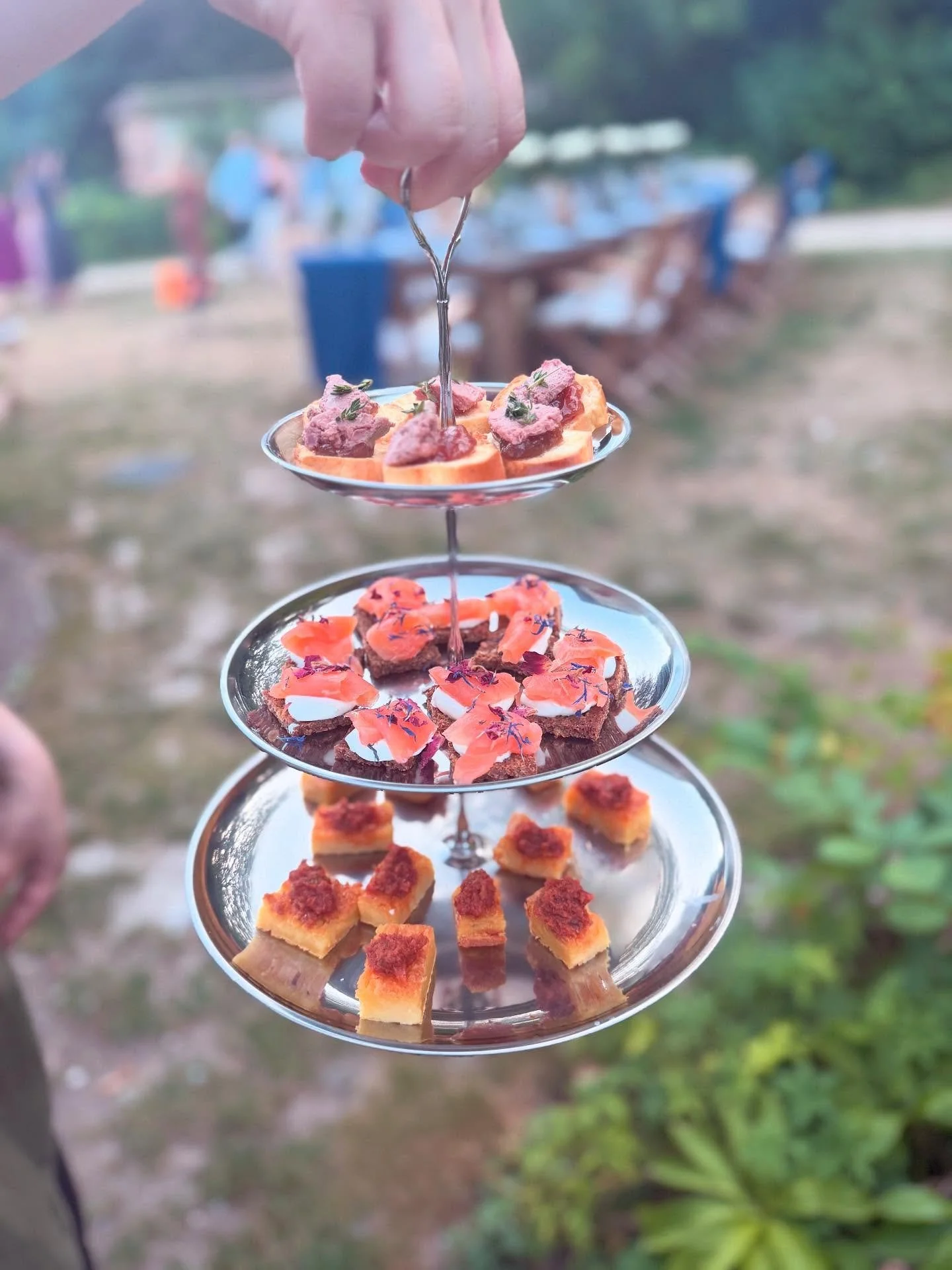DINNER IN THE GARDEN β¨ Last night we returned to the Henge Estate, which is fast becoming such a beloved venue to cook at - grand but homely, elegant yet relaxed. Glad we packed the silver - such a fun way to serve canapés in the garden! Huge