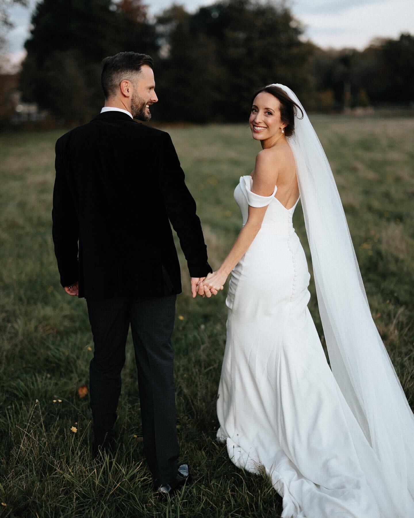 An absolute banger of a day with Francesca and Phil @hazelgapbarn last November!
.
.
.
#loveauthentic #londonweddingphotographer #hazelgapbarn #firstandlasts #heyheyhellomay #letsgetlost #thelane  #luxurywedding #justengaged #bridalinspo #futuremrs #