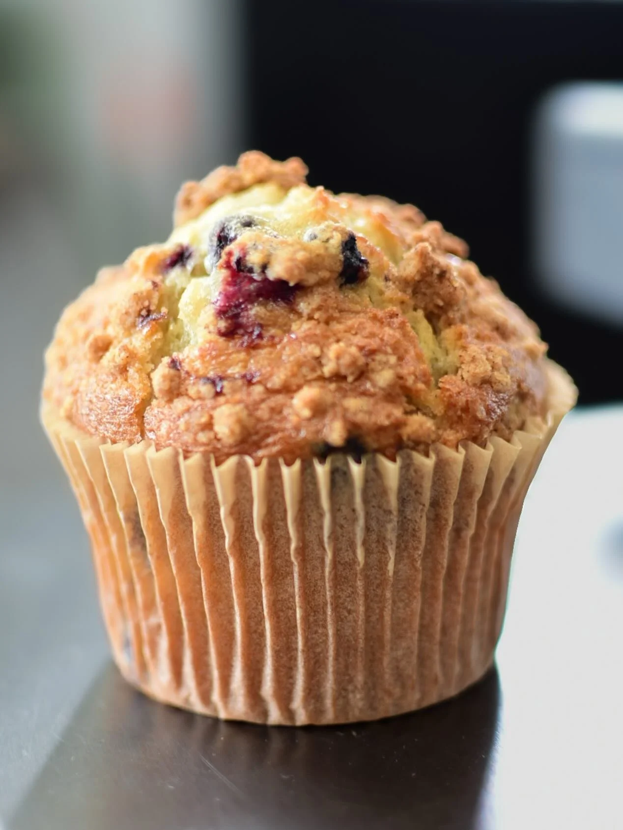 Fresh out of the oven and made to make your day better 💙🍓 Stop by Huey&rsquo;s for a warm blueberry muffin or our strawberry cream cheese pastry&mdash;perfect with your favorite coffee!