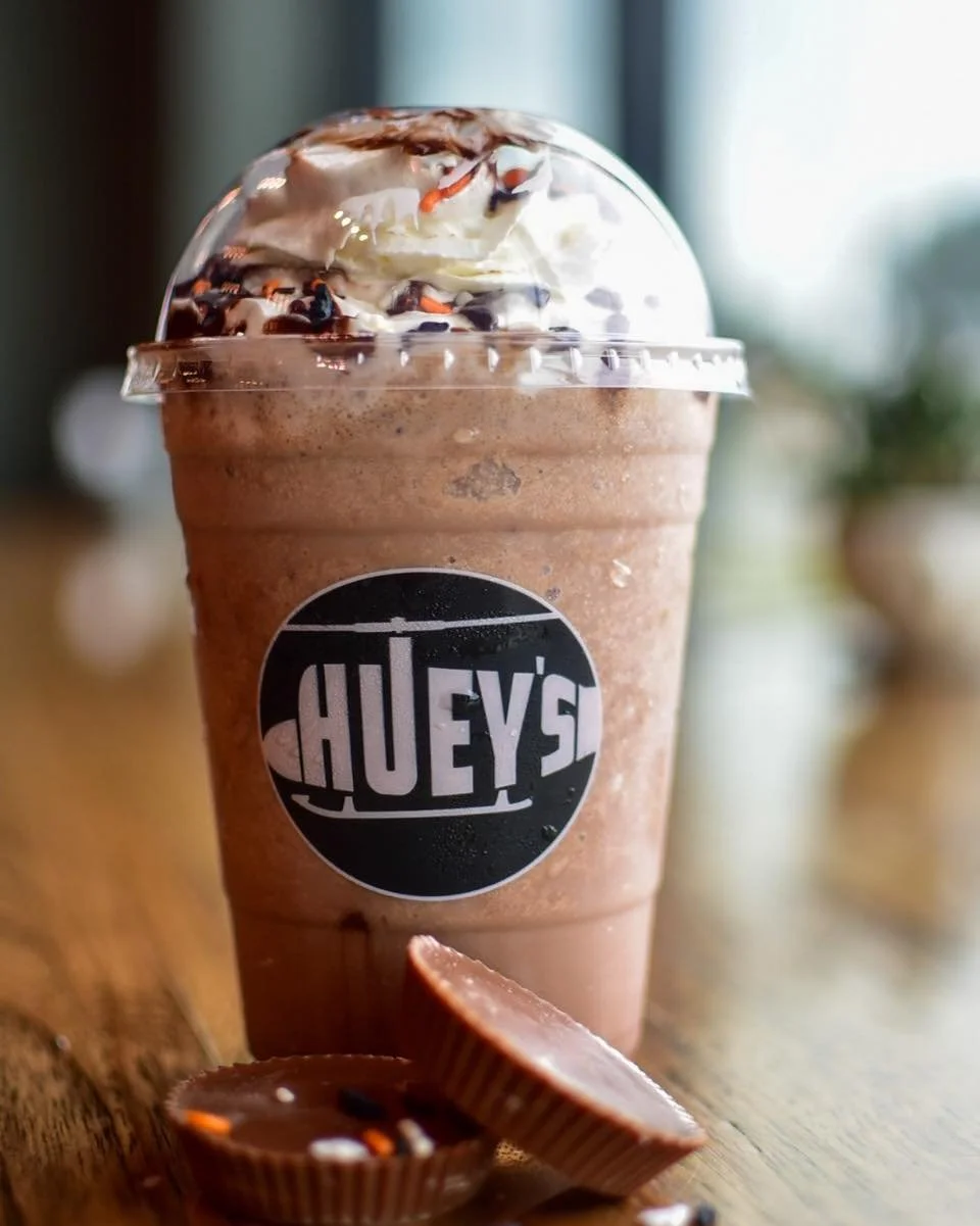 Halloween is sweeter at Huey’s! 🎃
Try one of our Halloween frappes! Butterfinger, Oreo, and Reese’s. Perfect for the kids, or add espresso and make it a treat for yourself! ☕🍫