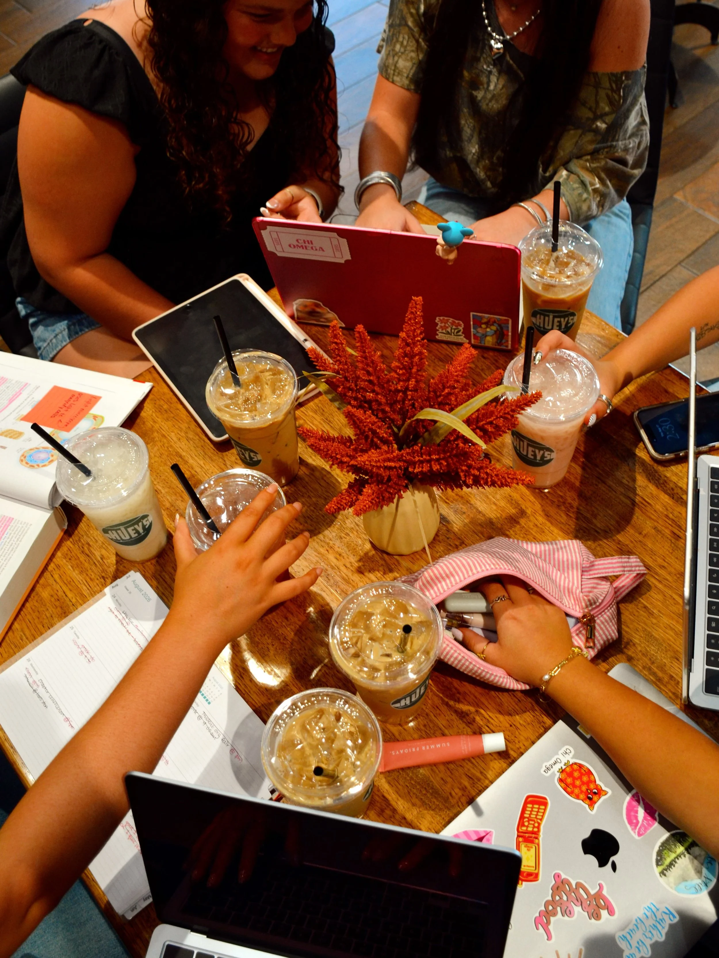 Whether you are studying or hanging with friends or both our Sulphur Springs lobby is the absolute perfect spot to spend your day. Come grab an Iced Cobra, find a spot and stay a while!!!!! 🤎☕️🤗✨

📍 Visit us in Sulphur Springs

#SulphurSpringsTX #