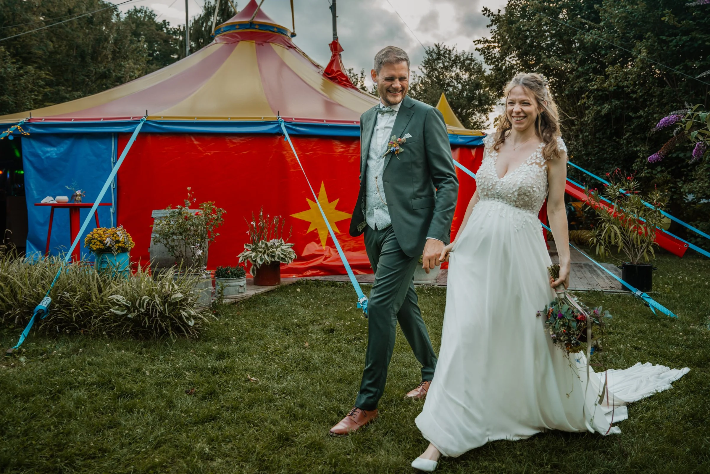 Green Love Hochzeit im Zirkuszelt Café Blütezeit