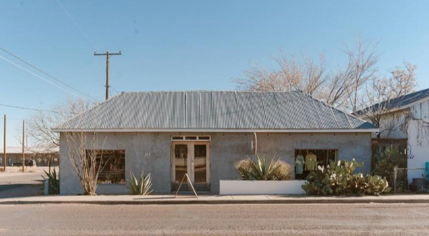 212 E San Antonio St turnkey property centrally located in the artistic town of Marfa / this beautifully finished 2 Bedroom / 2 Bathroom dwelling has a fenced garden with outdoor firepit &amp; stove / also accessible by the custom double glass doors 