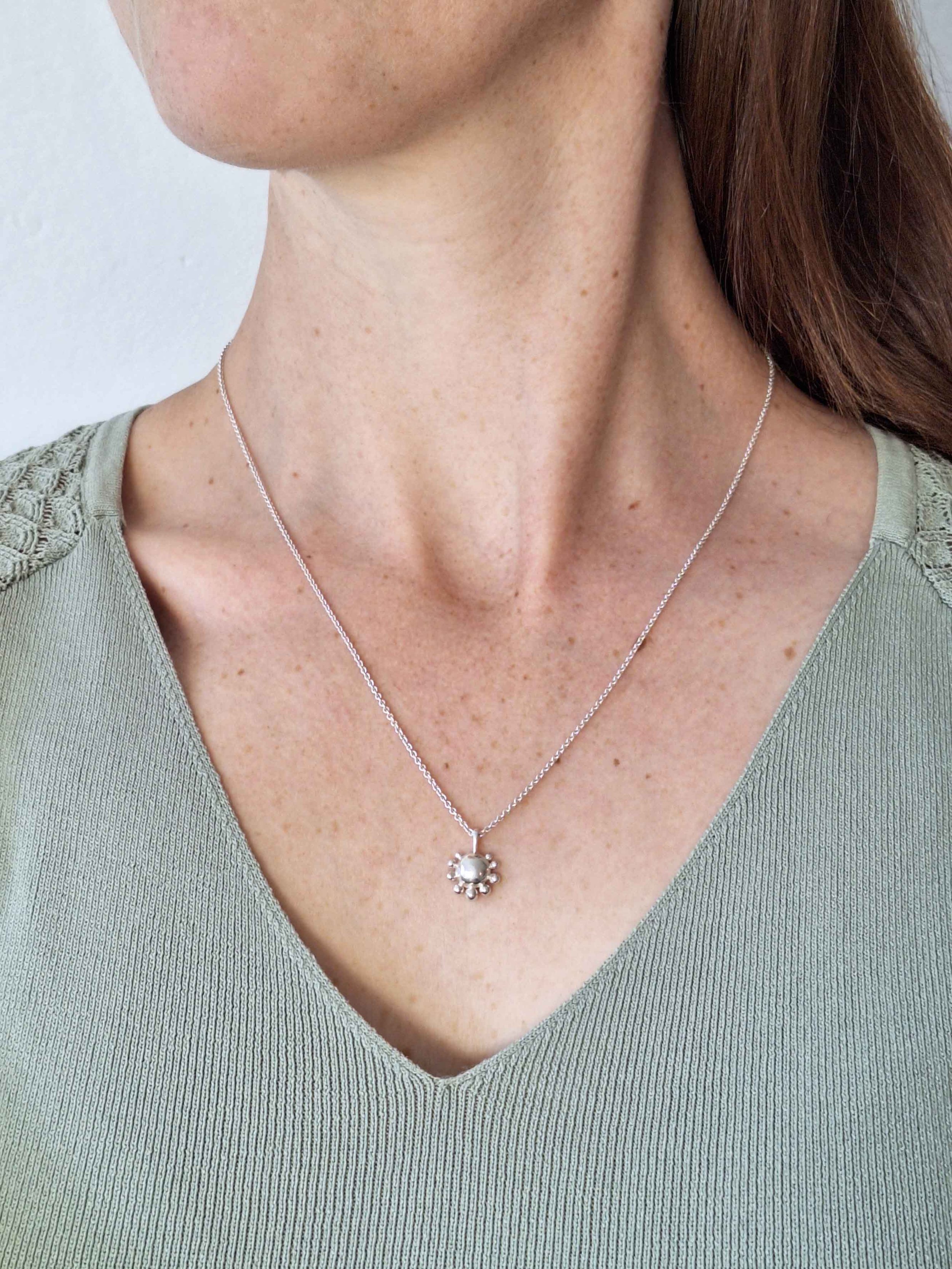 petjana-necklace-sun (2).jpg
