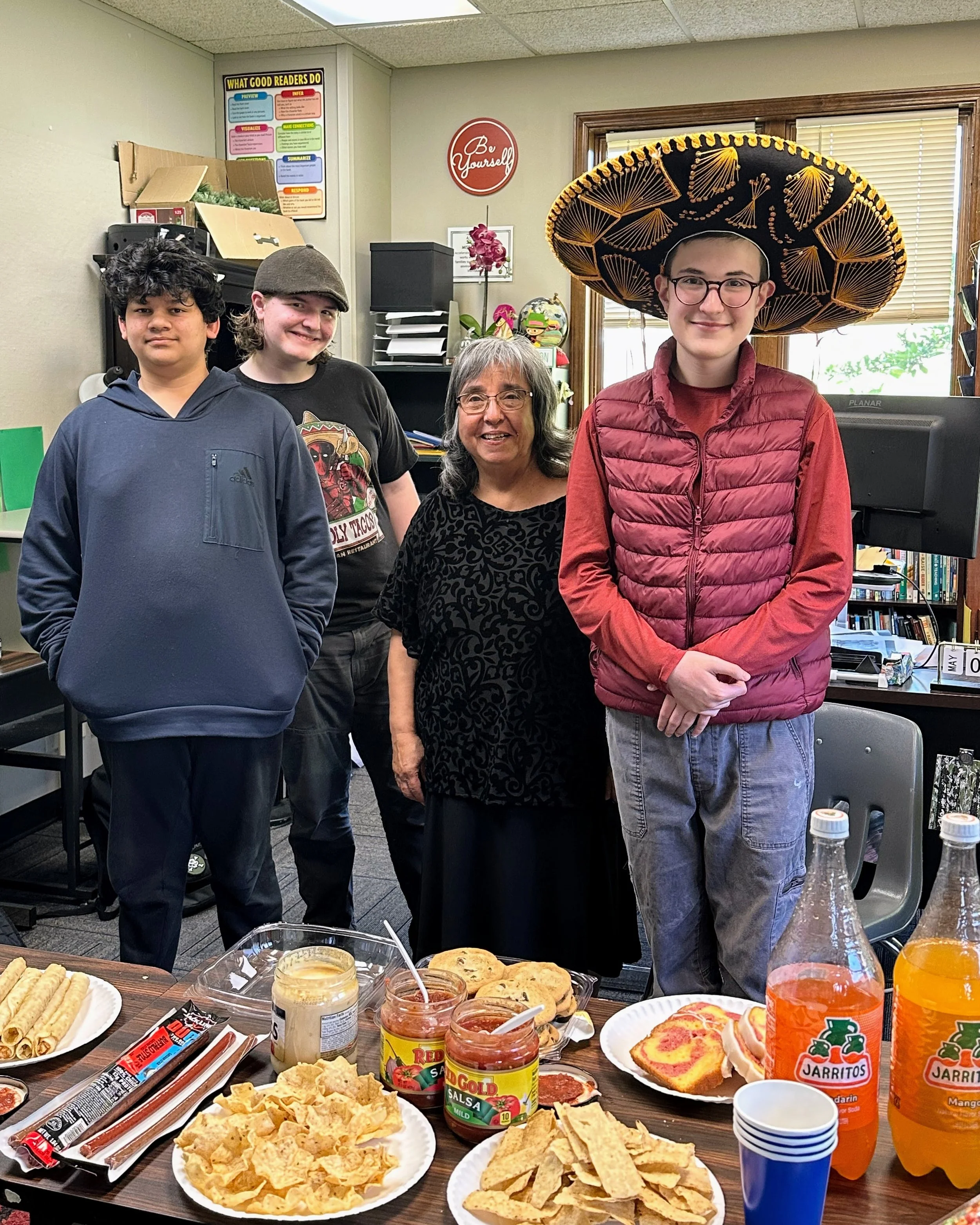 Señora Rosa celebrating Cinco de Mayo with her Spanish students
